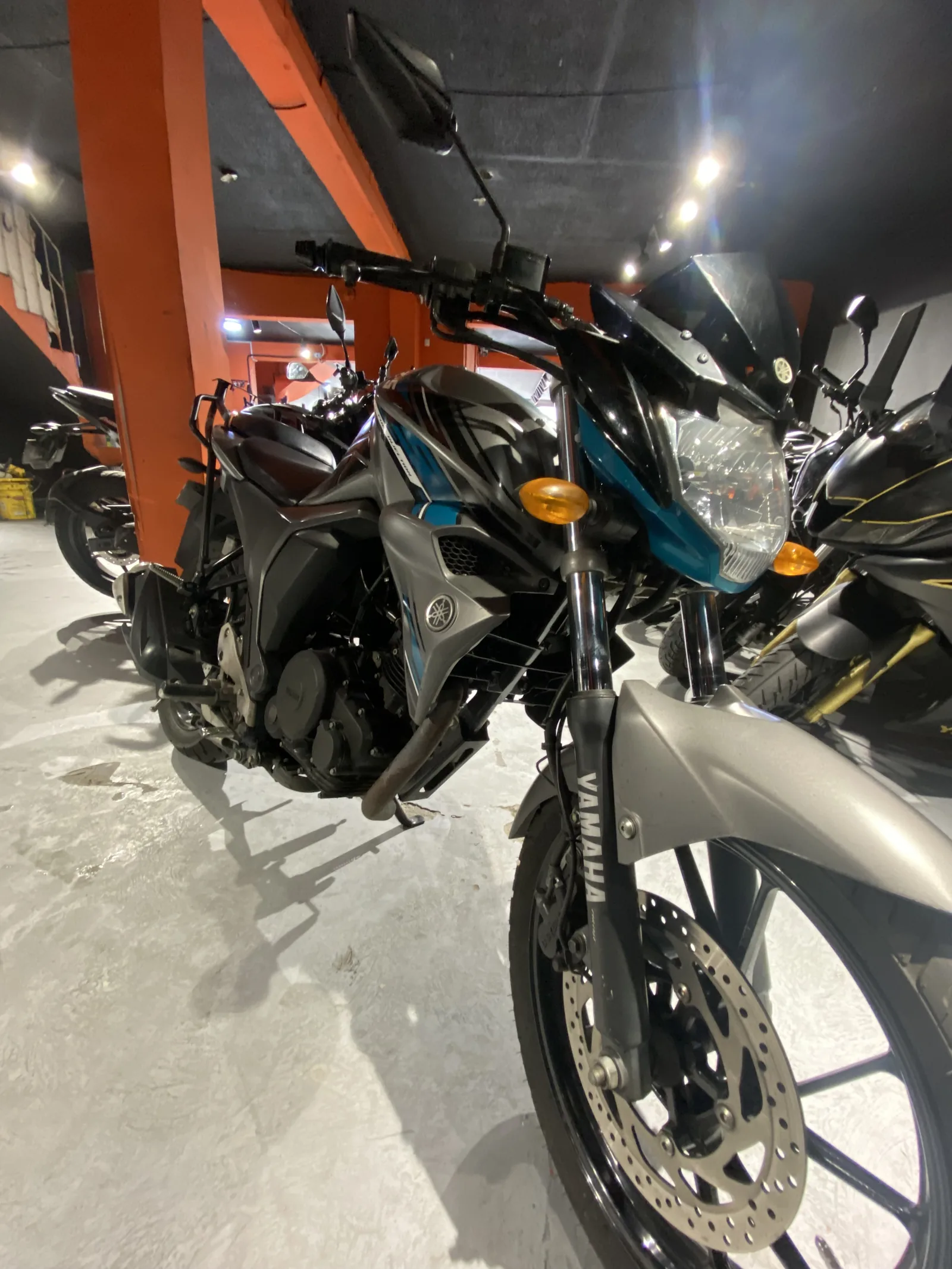 YAMAHA FZ foto 8