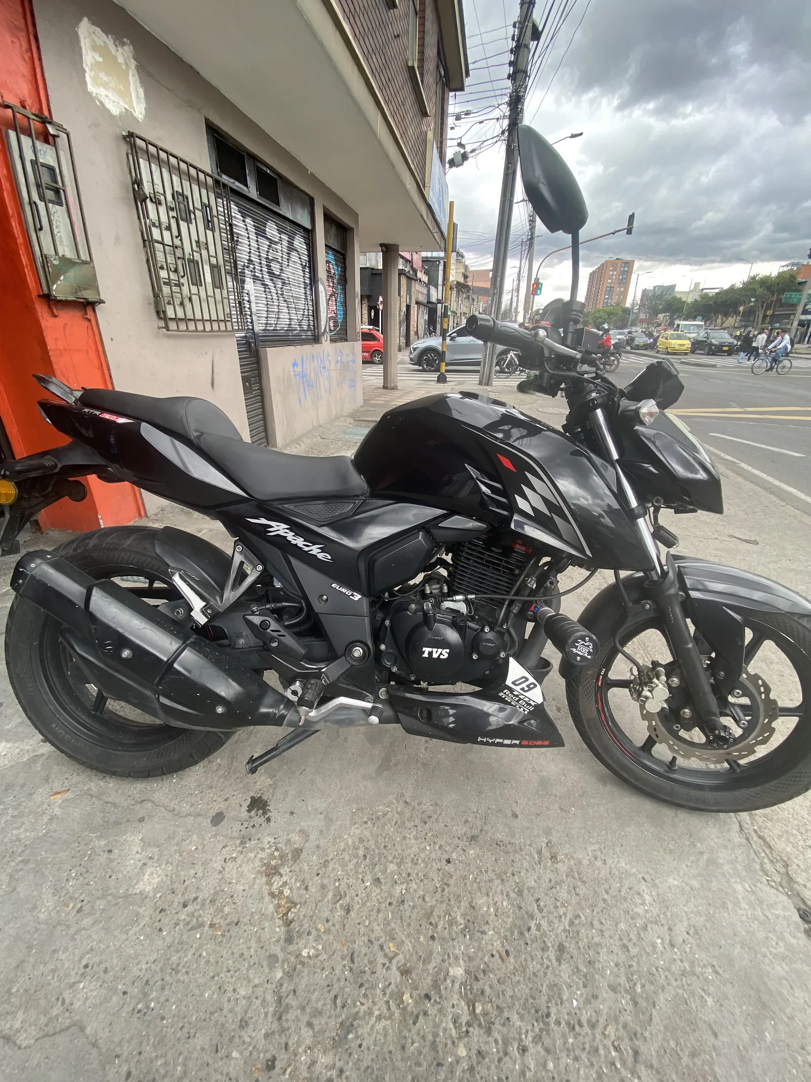 TVS APACHE RTR foto 4