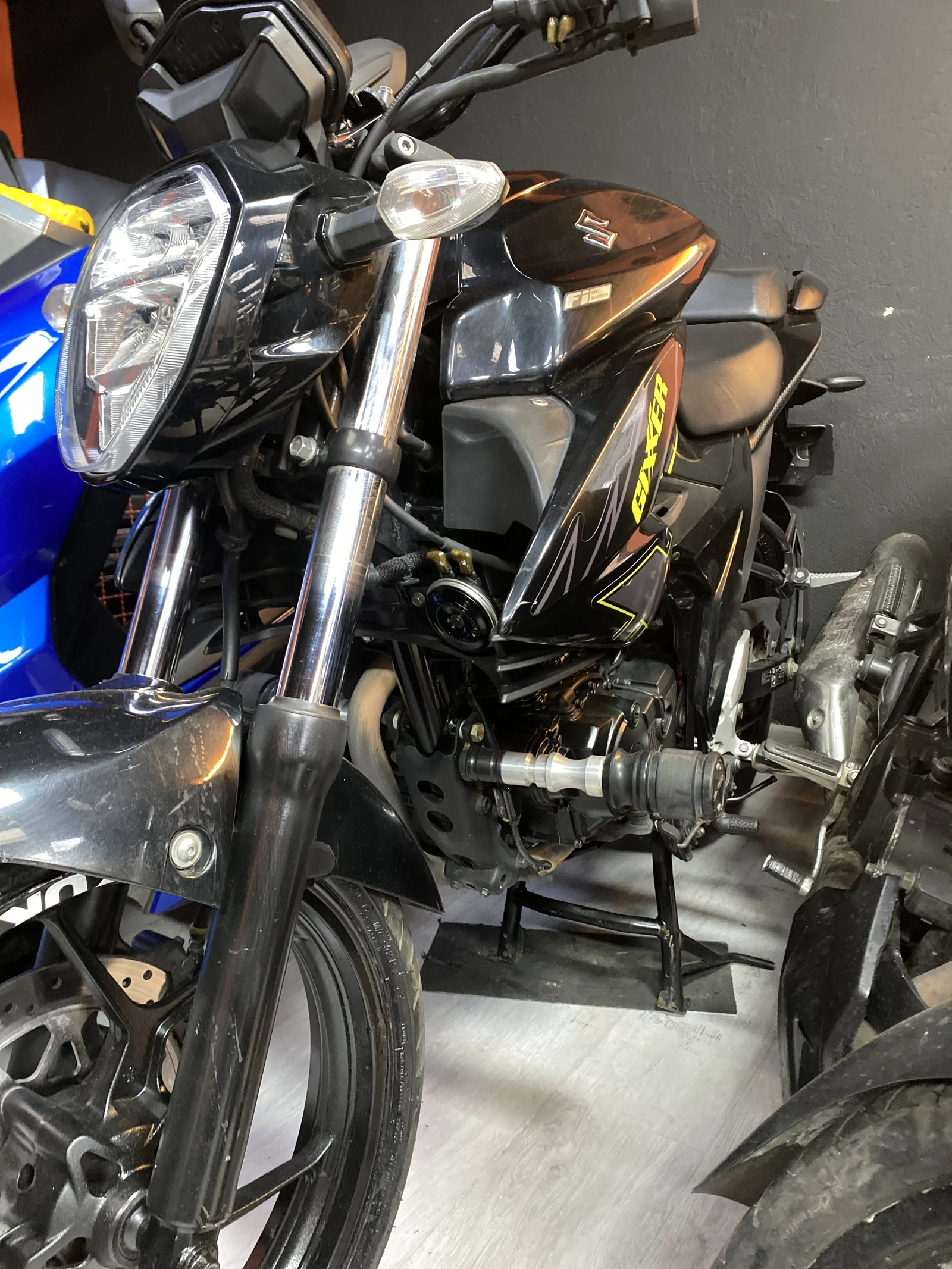 SUZUKI GIXXER FI foto 11