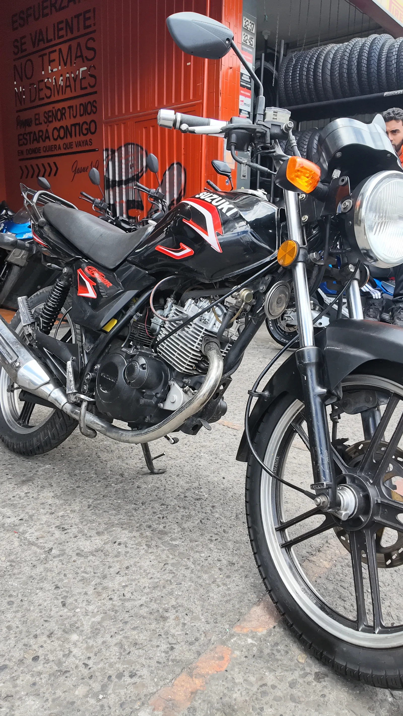 SUZUKI GS R foto 7