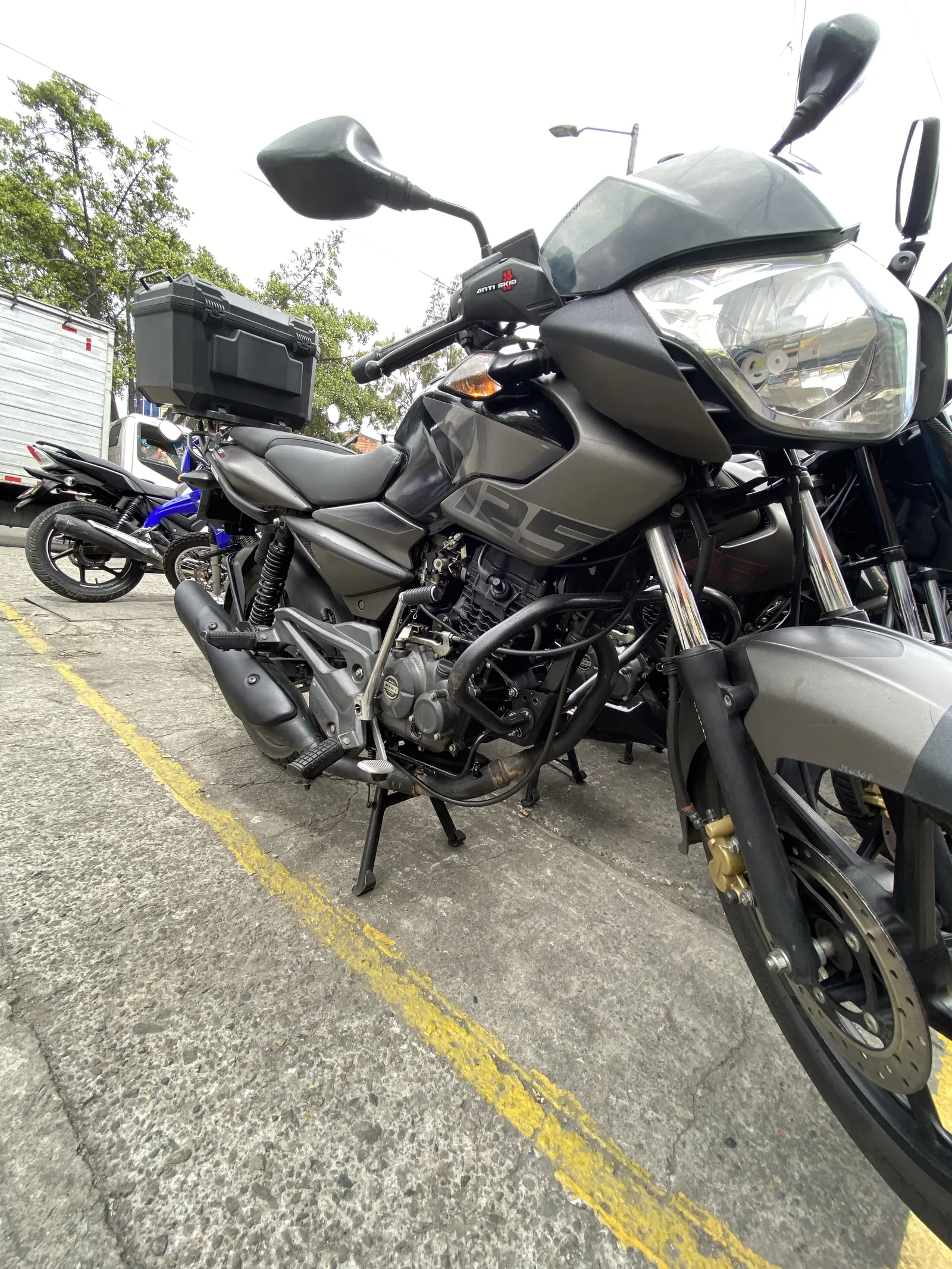 BAJAJ NS foto 6