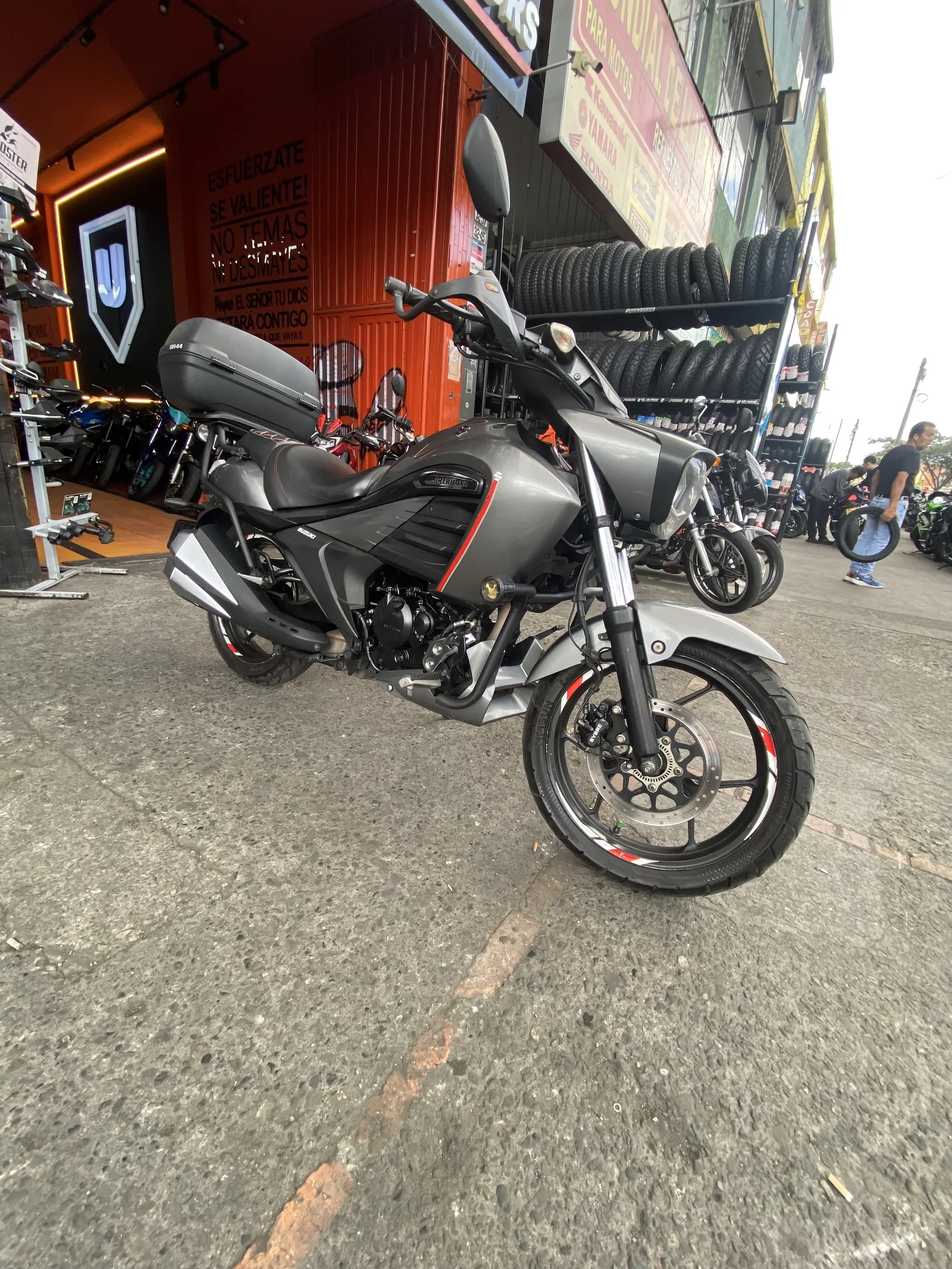 SUZUKI INTRUDER