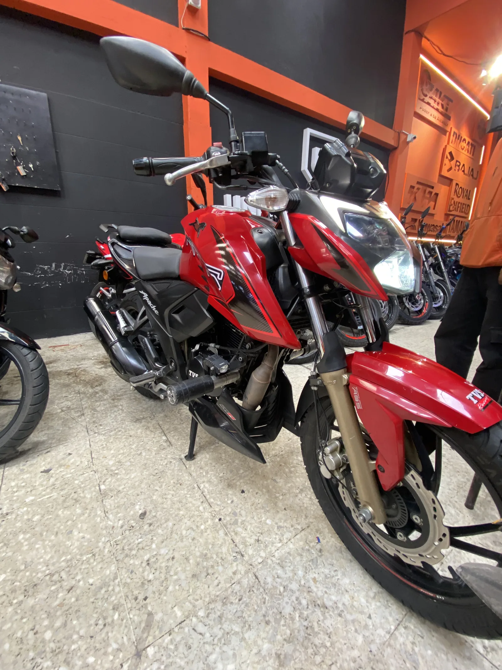 TVS APACHE foto 8