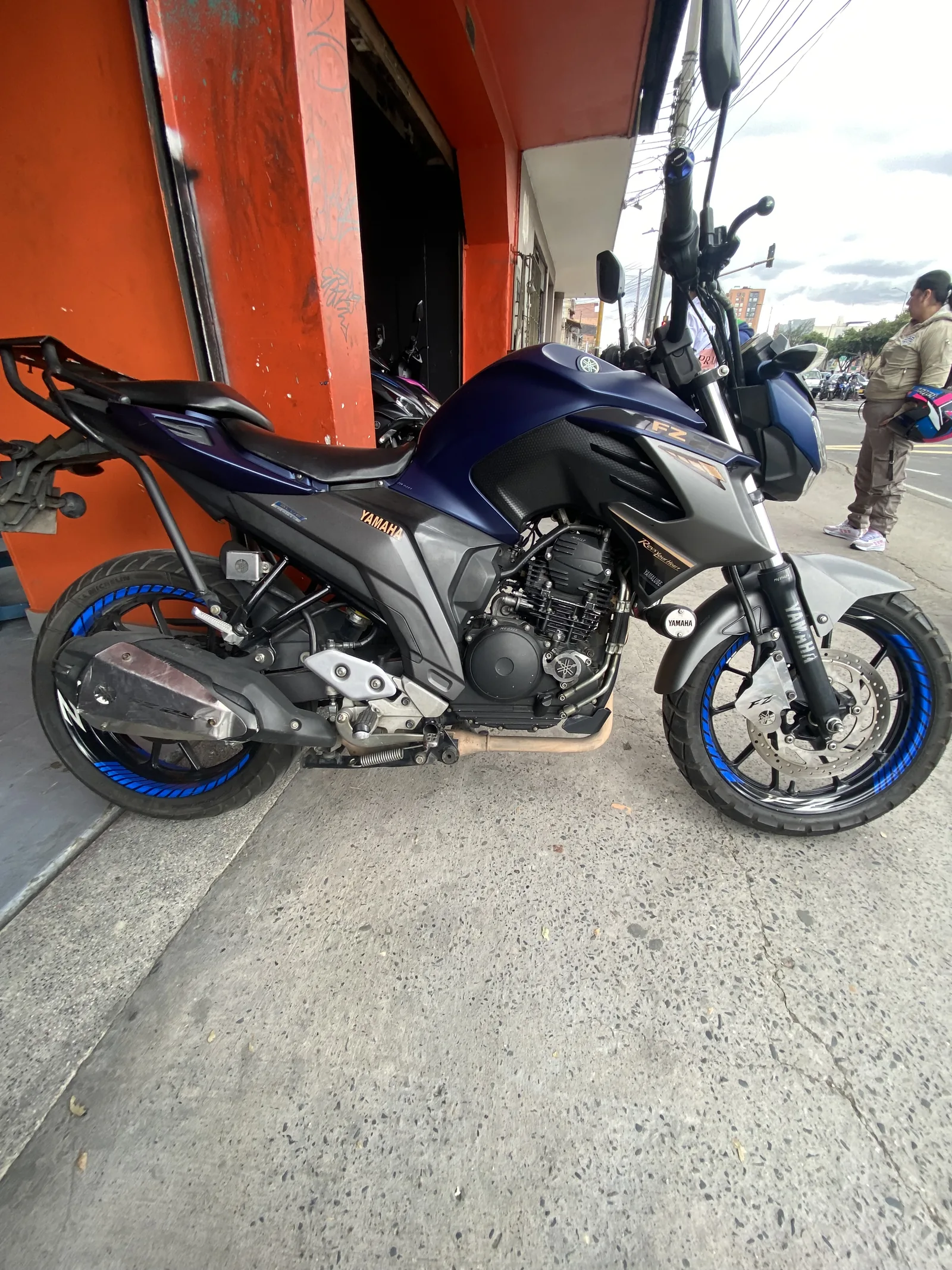 YAMAHA FZ foto 4