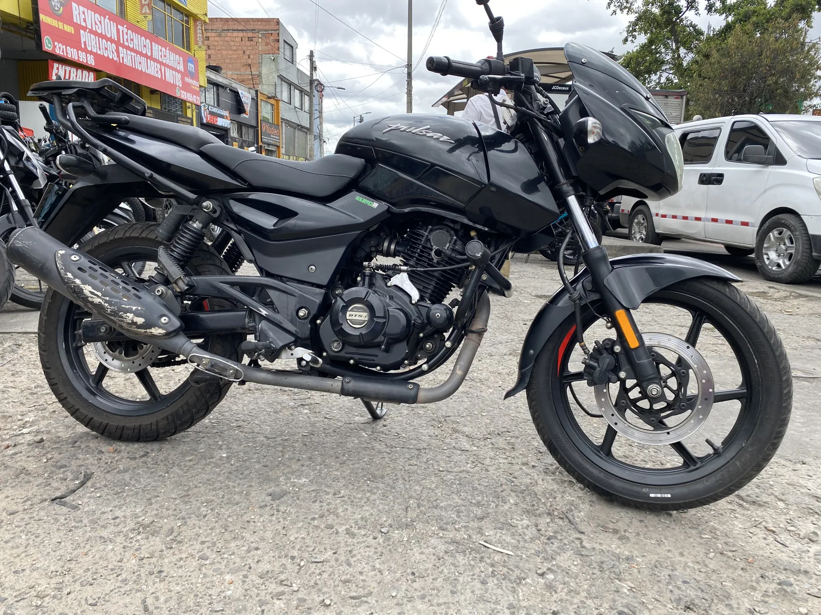 BAJAJ PULSAR foto 11