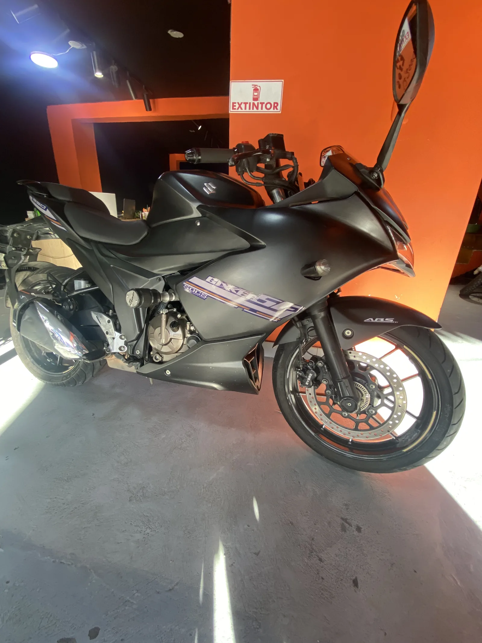 SUZUKI GIXXER SF foto 10