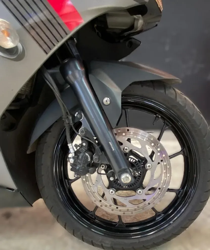 YAMAHA YZF 155 (YZF-R15) foto 2