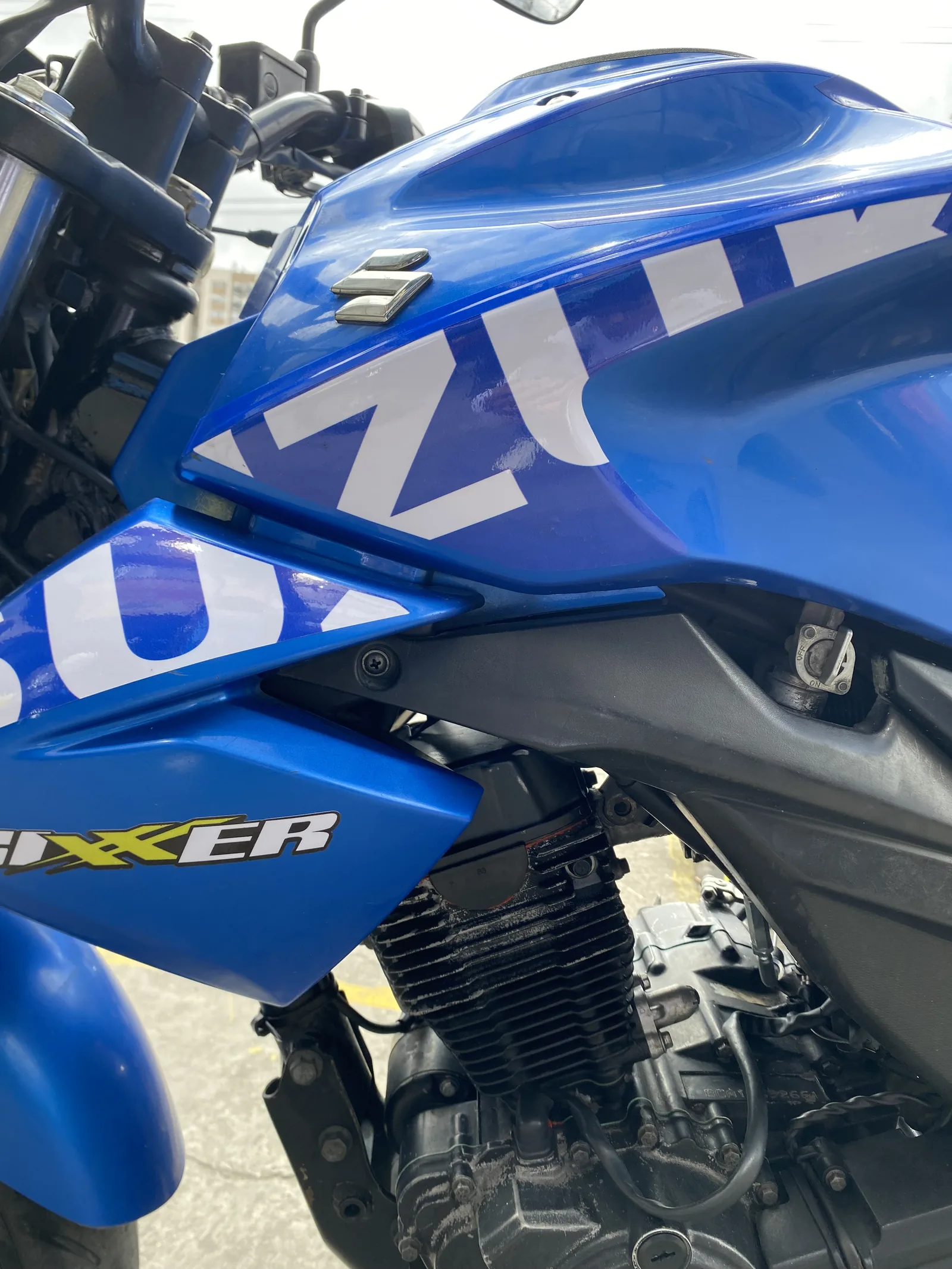 SUZUKI GIXXER 150 foto 2