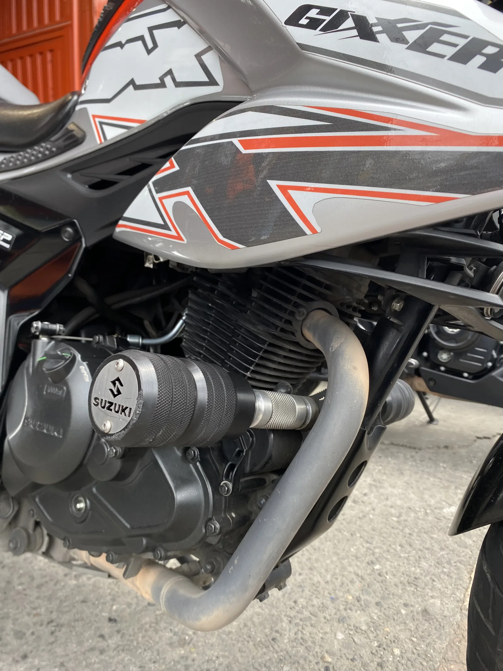 SUZUKI GIXXER FI foto 6
