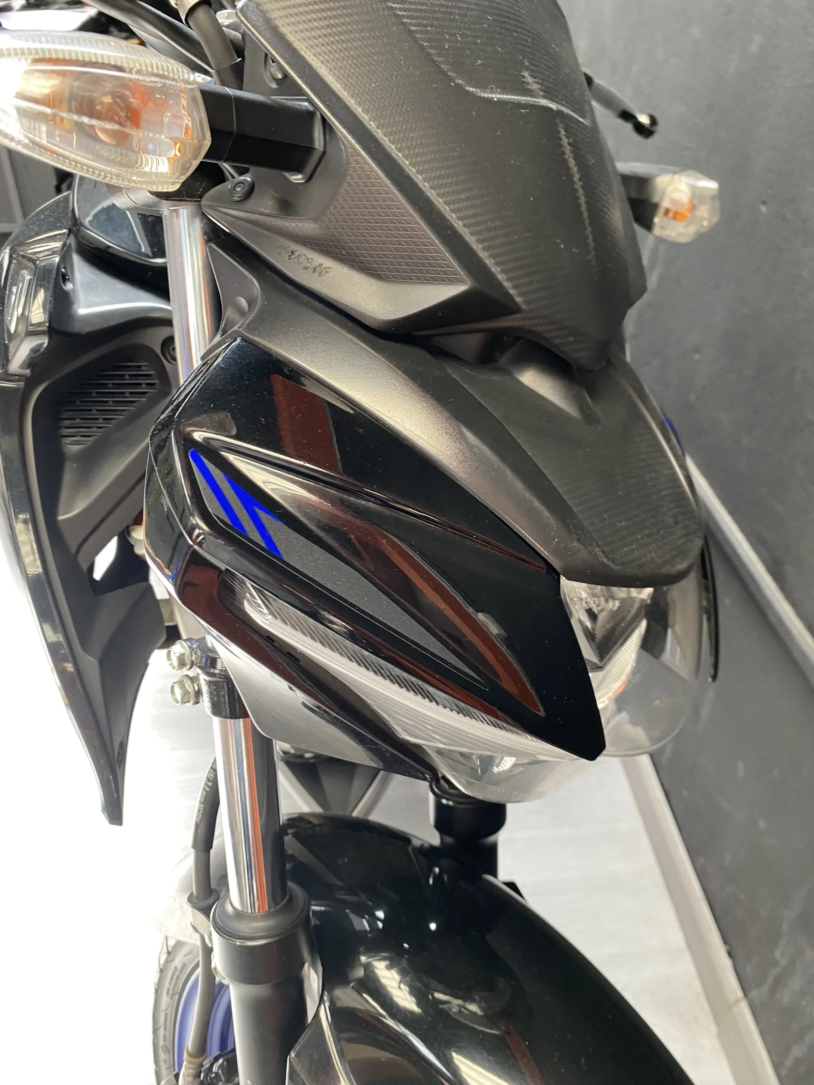 SUZUKI GSX-S foto 4