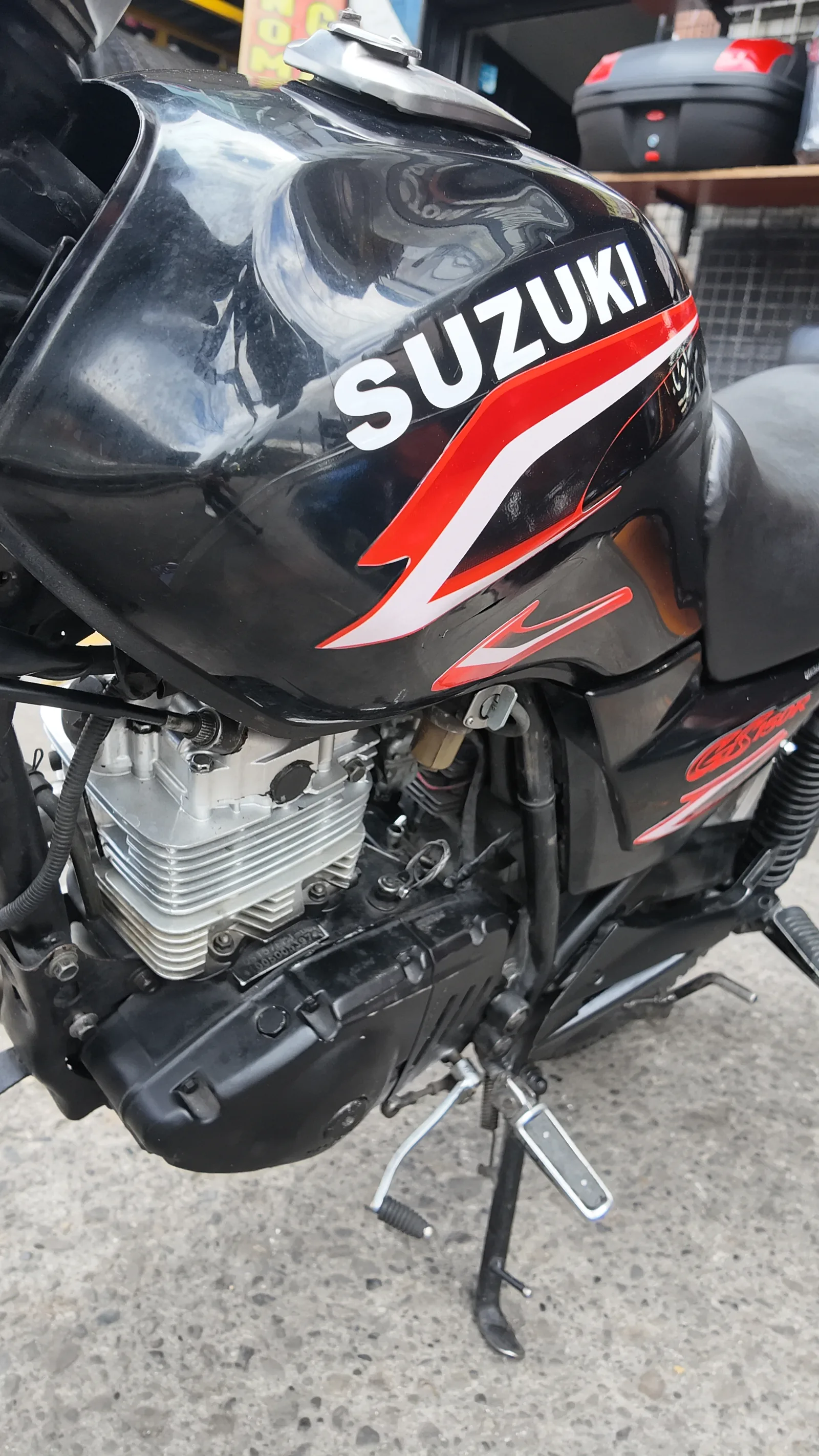 SUZUKI GS R foto 5
