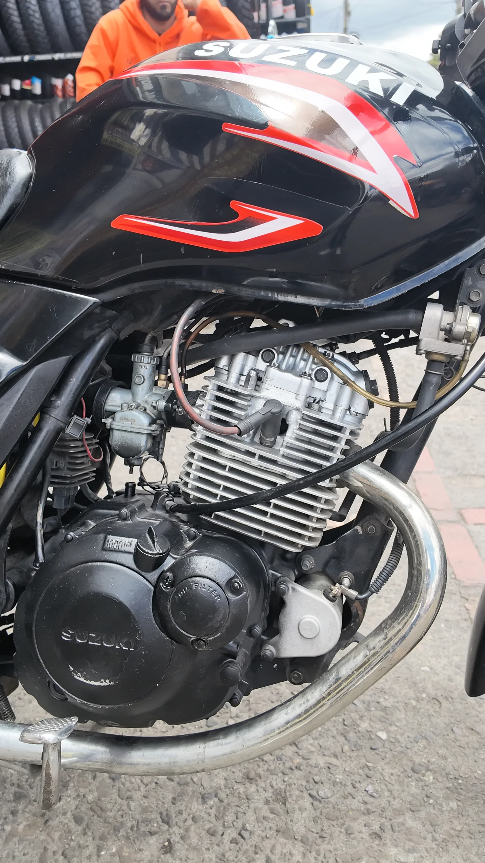 SUZUKI GS R foto 1