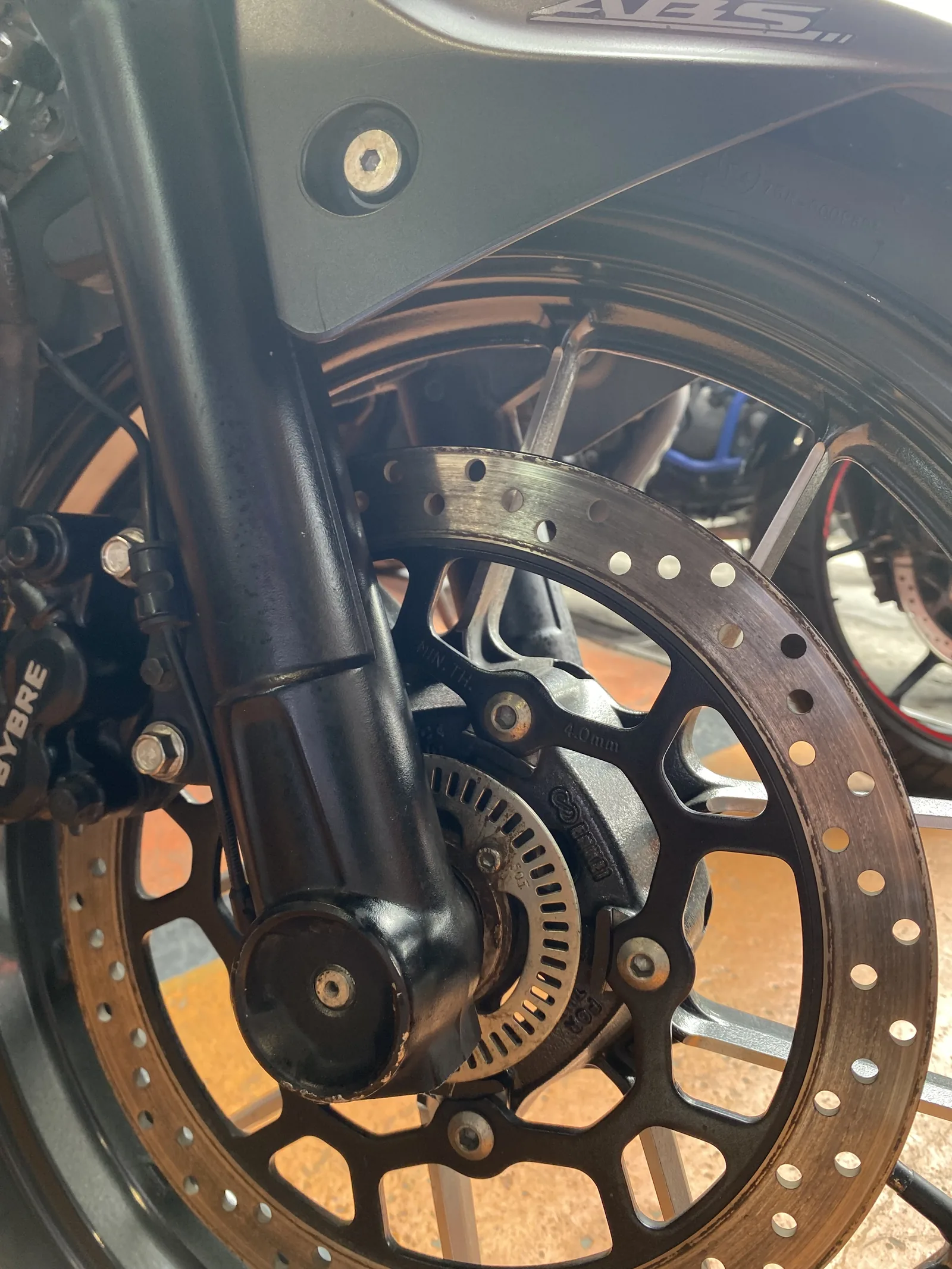 SUZUKI GIXXER foto 5
