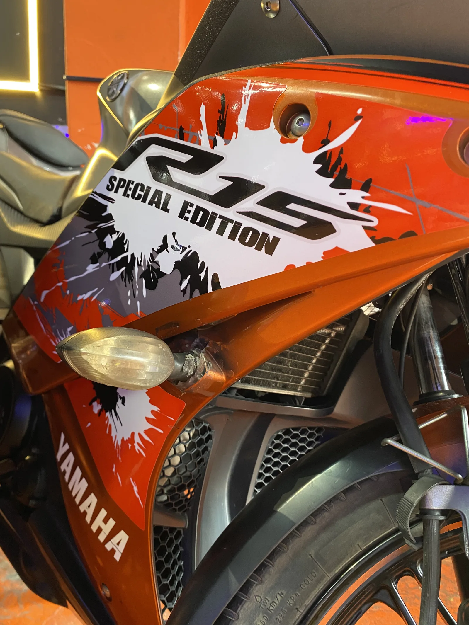 YAMAHA R15 foto 4