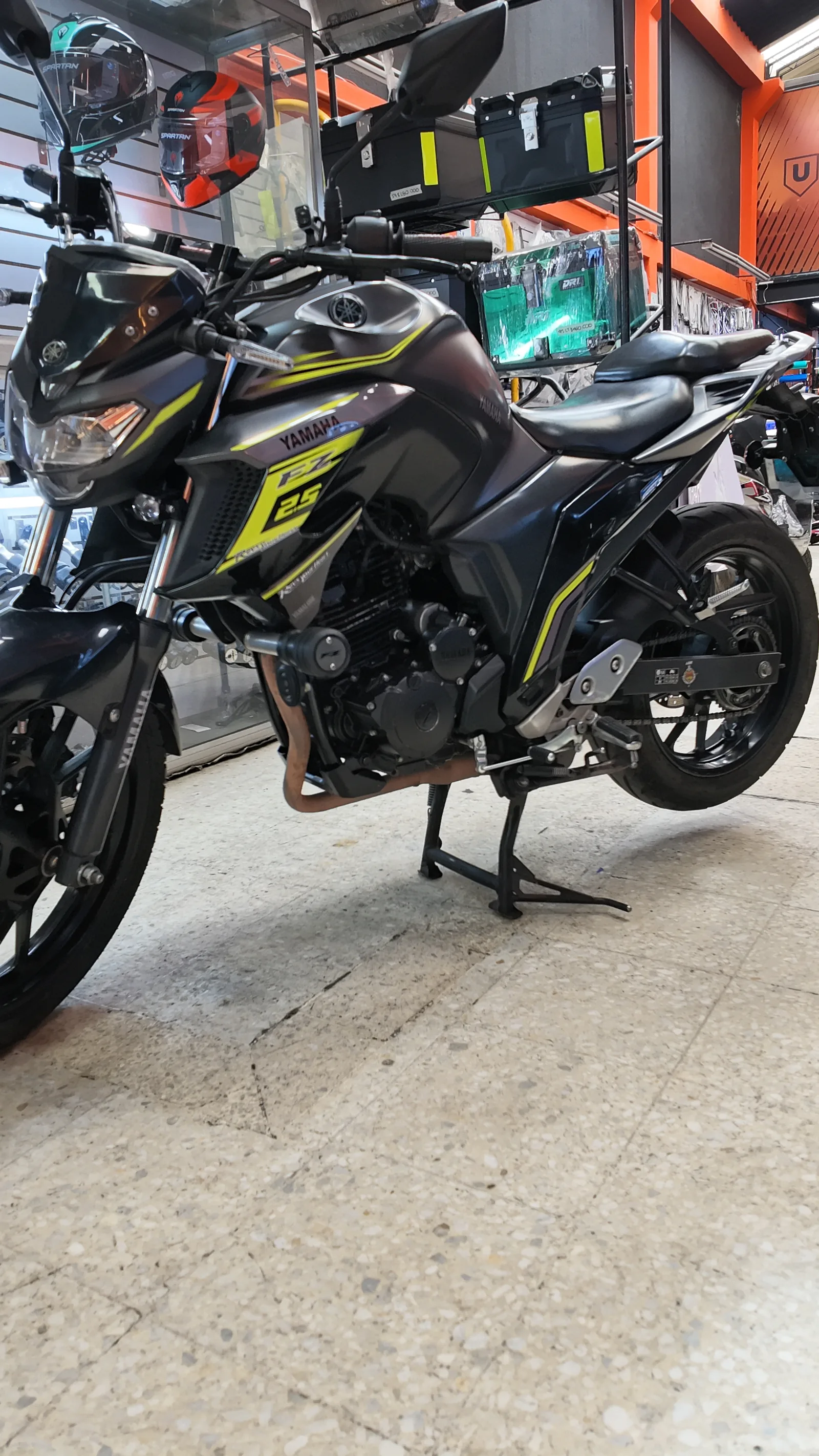 YAMAHA FZN250-A foto 7