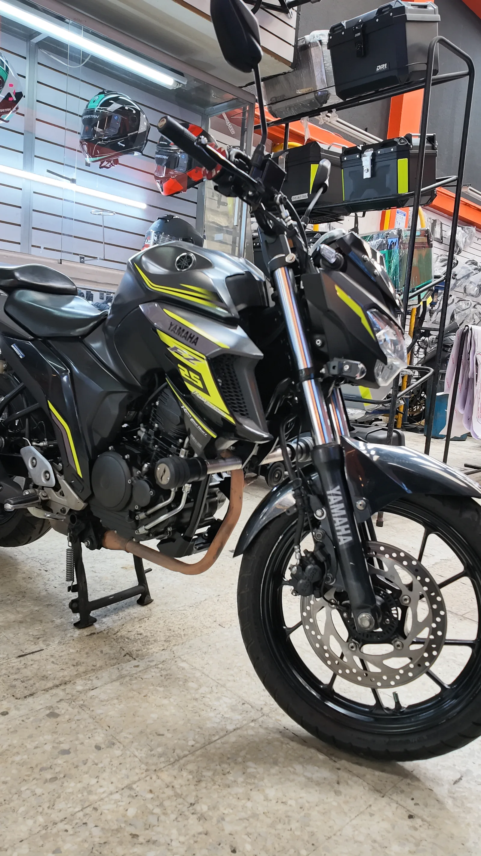 YAMAHA FZN250-A foto 2