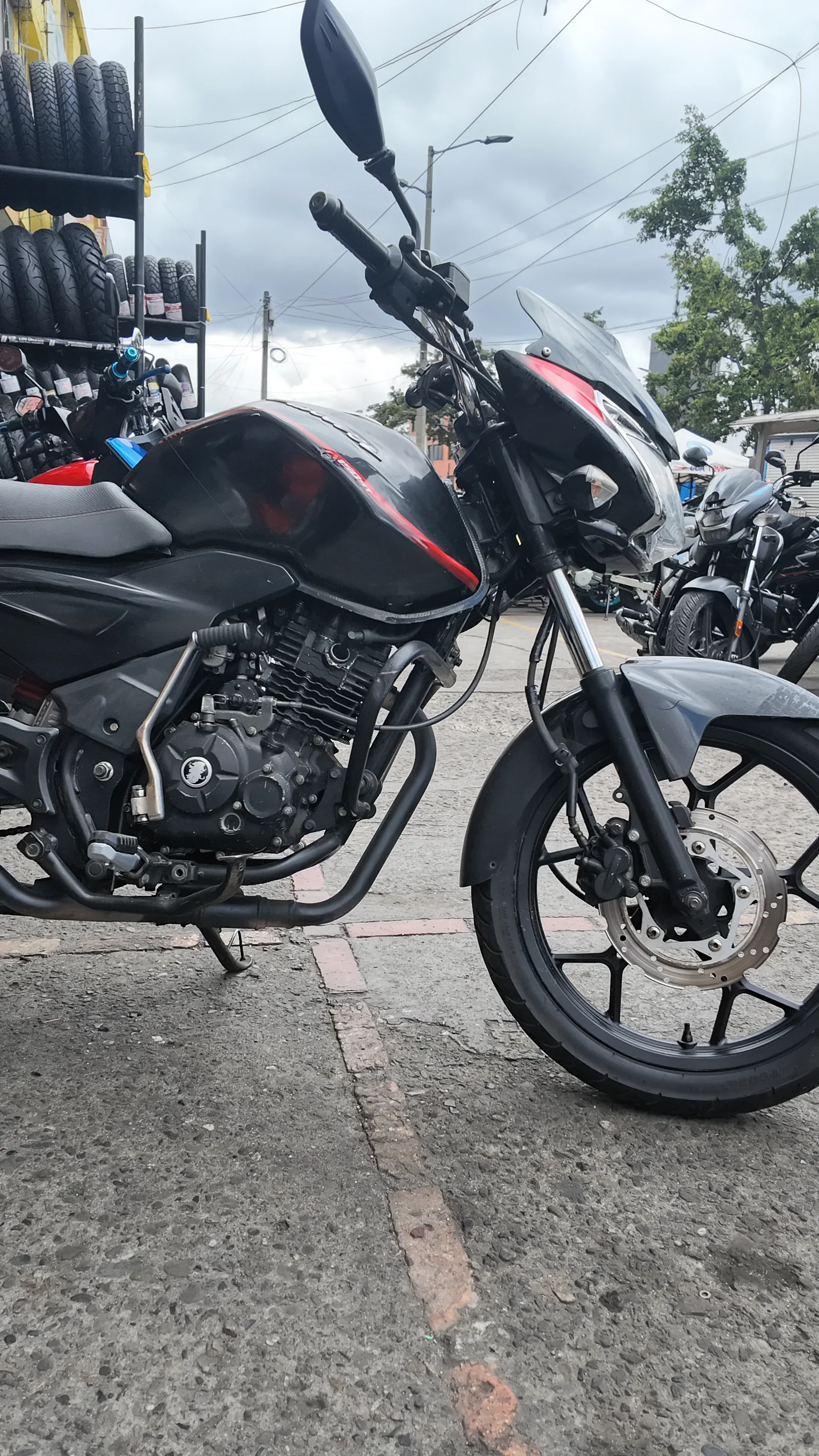 BAJAJ DISVOVER foto 2