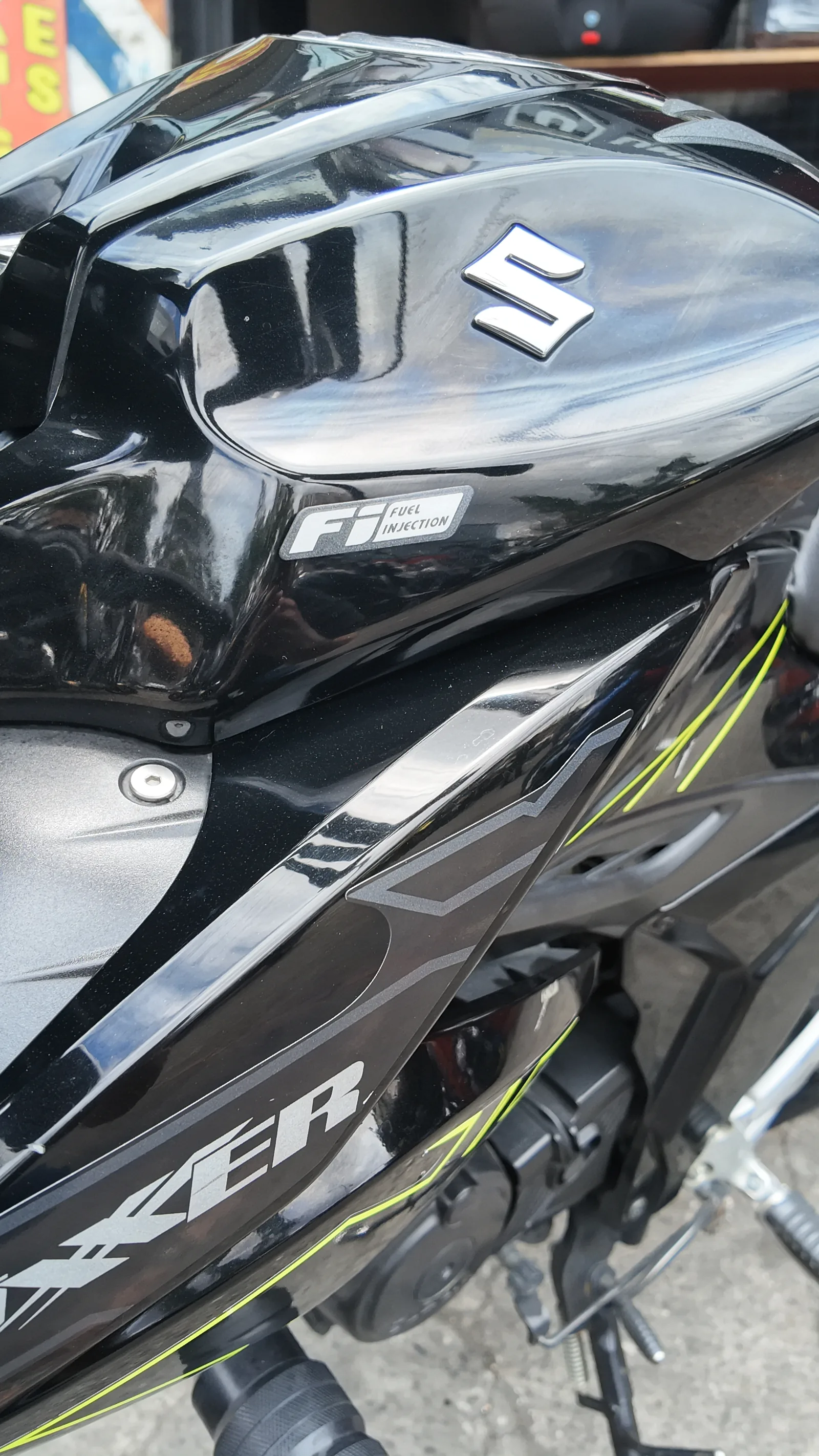 SUZUKI GIXXER foto 8