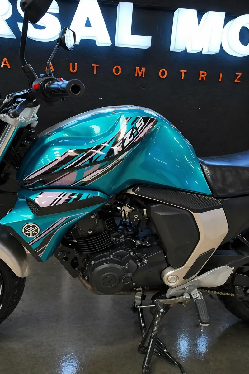 YAMAHA FZ-S foto 3