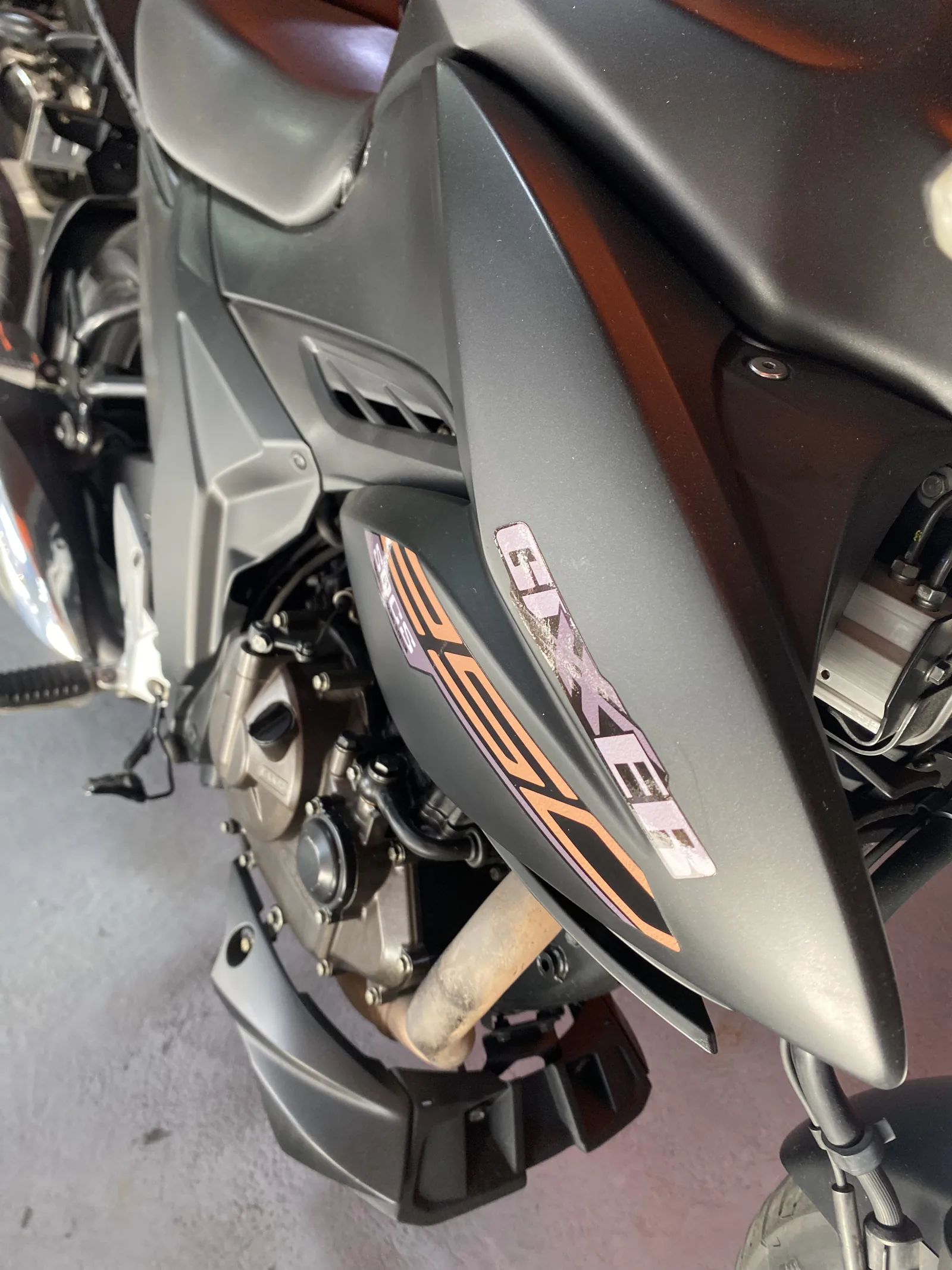SUZUKI GIXXER foto 8