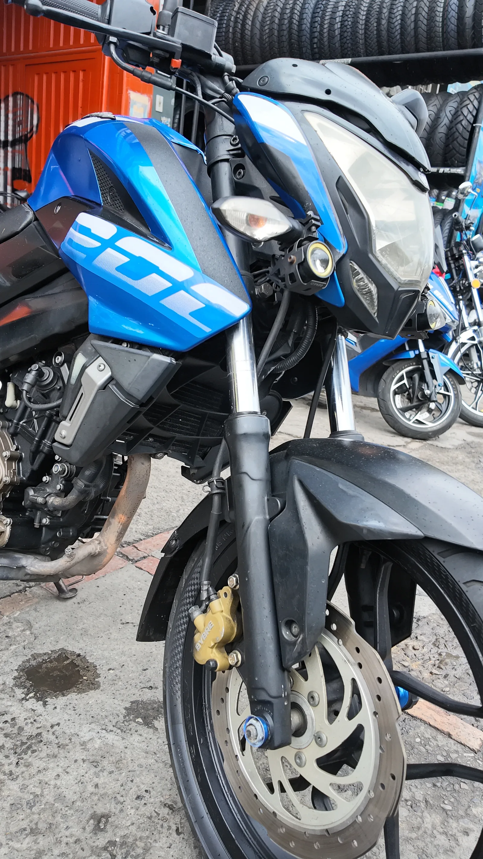 BAJAJ PULSAR 200 NS PULSARMANIA foto 2