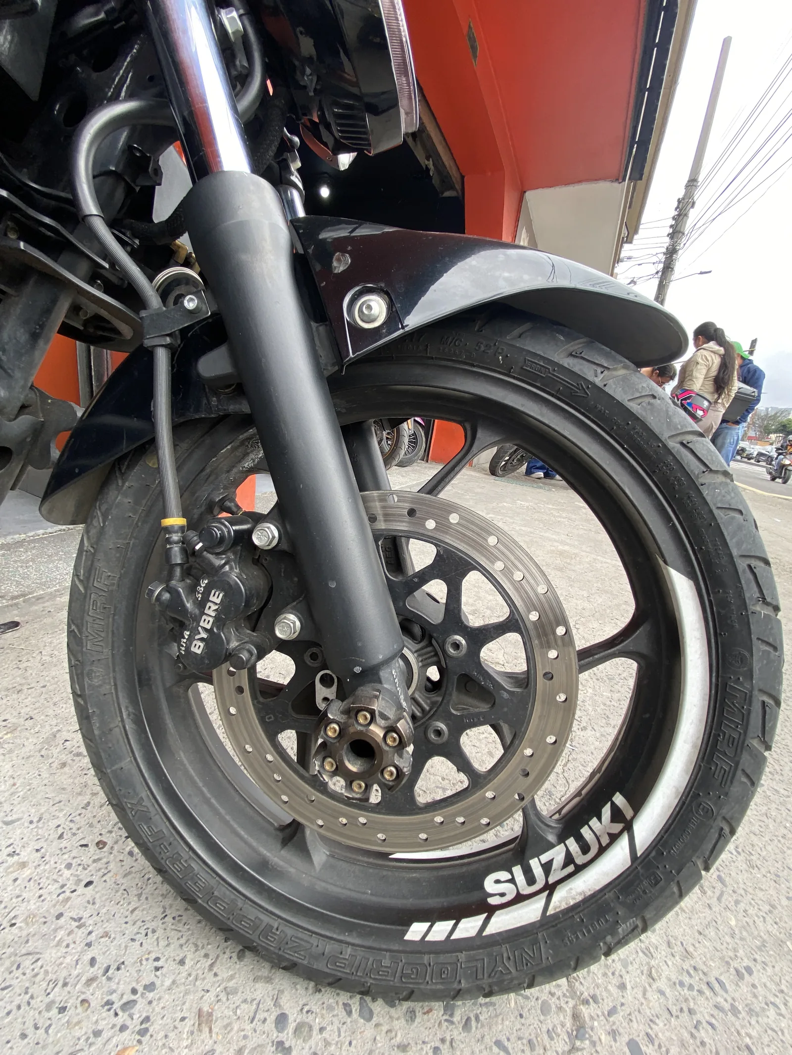 SUZUKI GIXXER foto 1