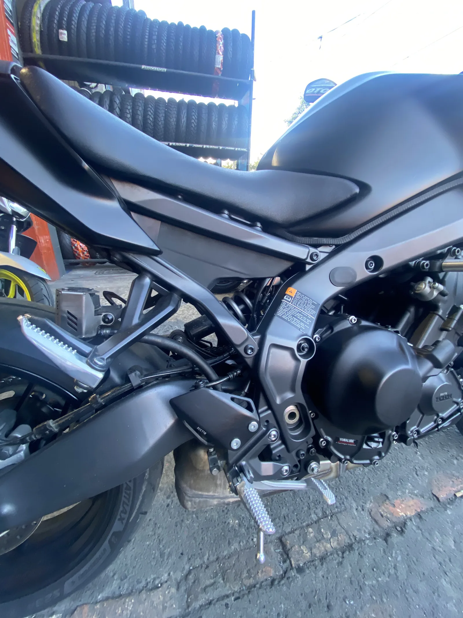 YAMAHA MT 09 foto 2