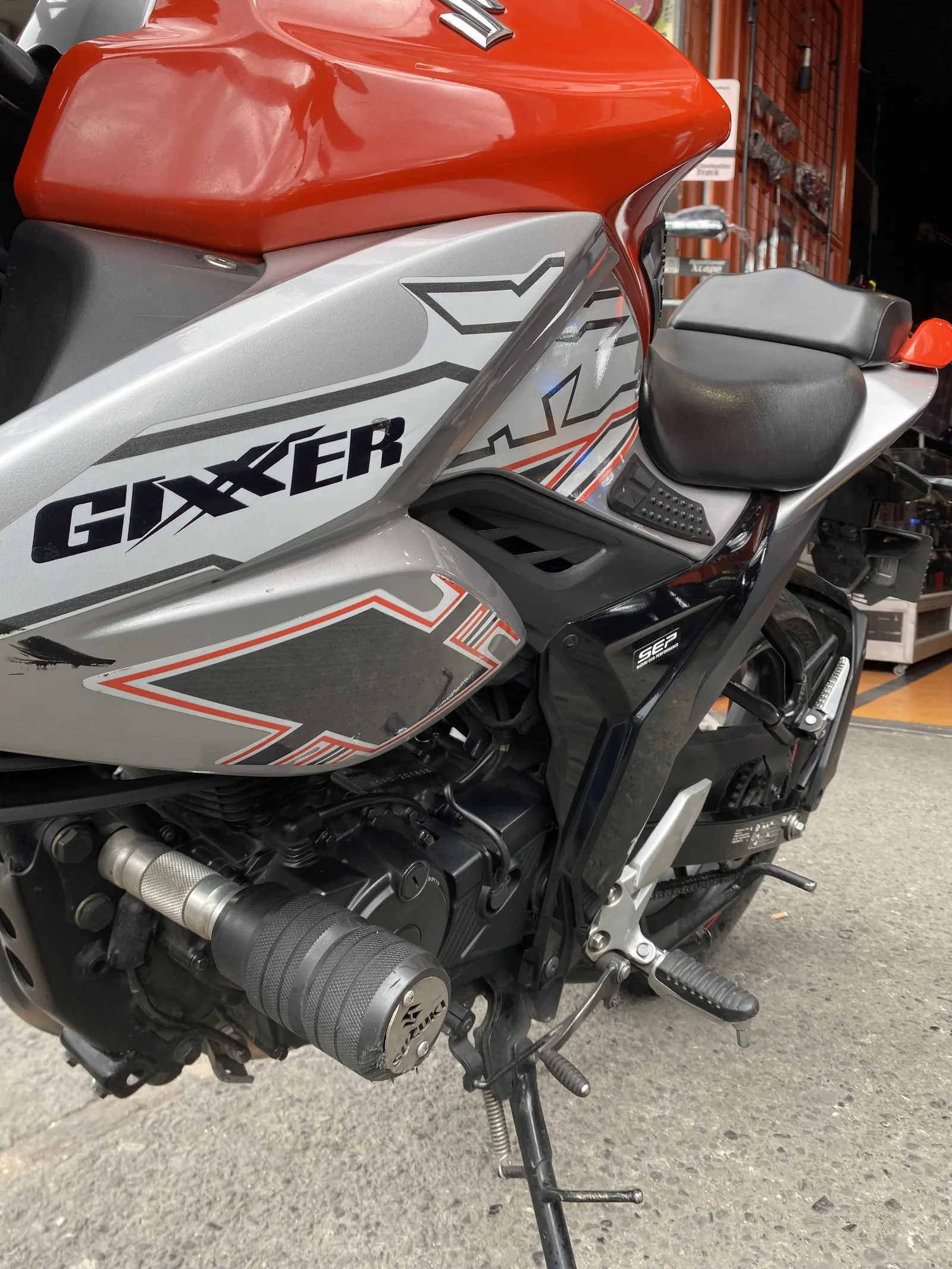 SUZUKI GIXXER FI foto 9