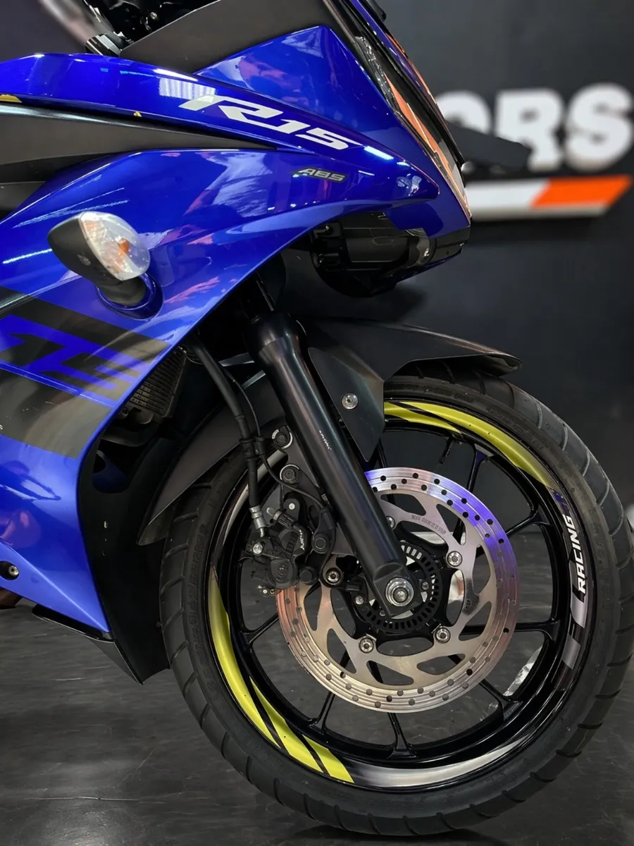 YAMAHA YZF-R15 foto 6