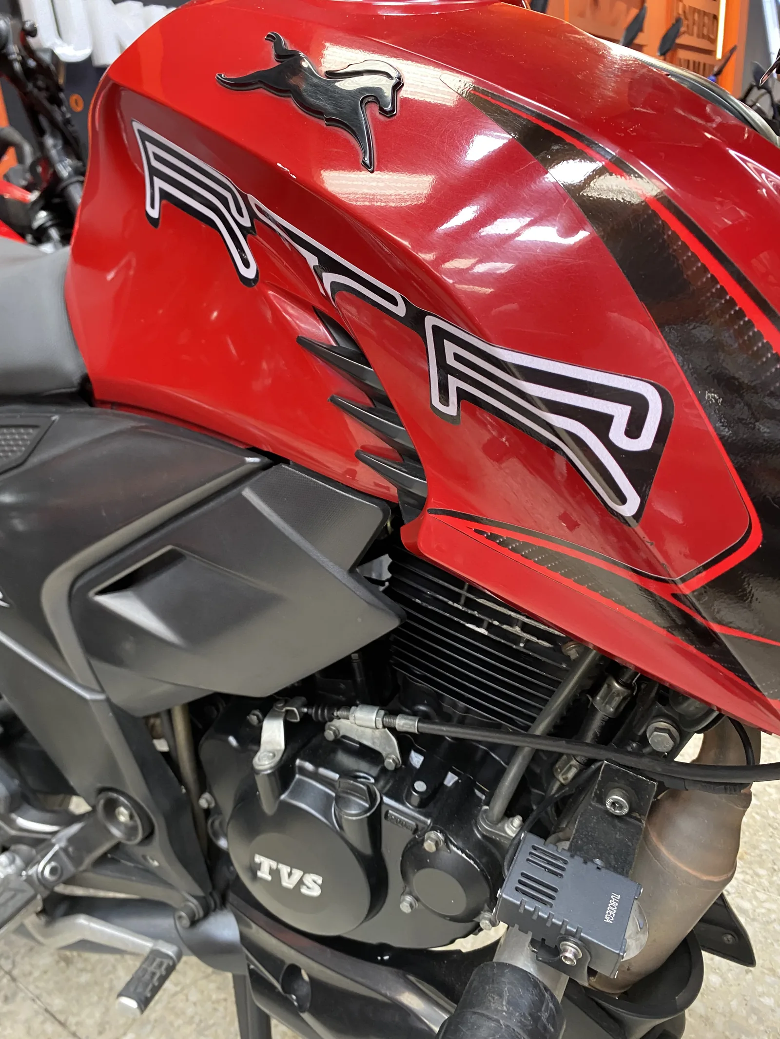 TVS APACHE foto 1