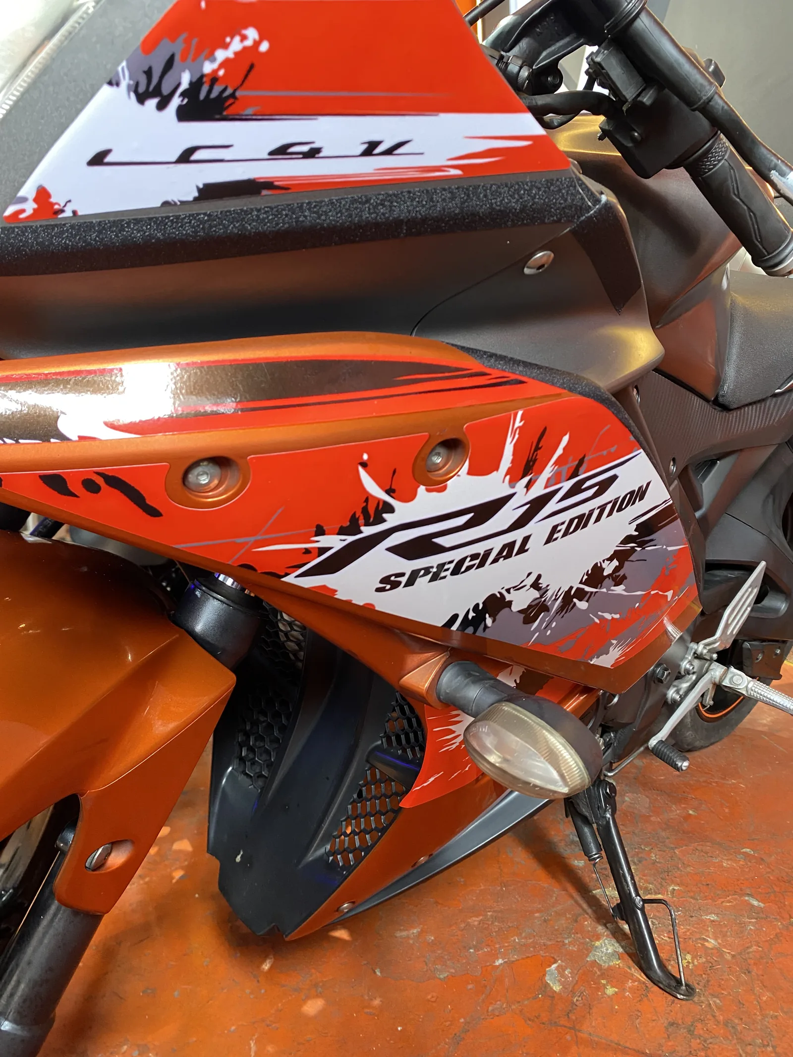 YAMAHA R15 foto 5
