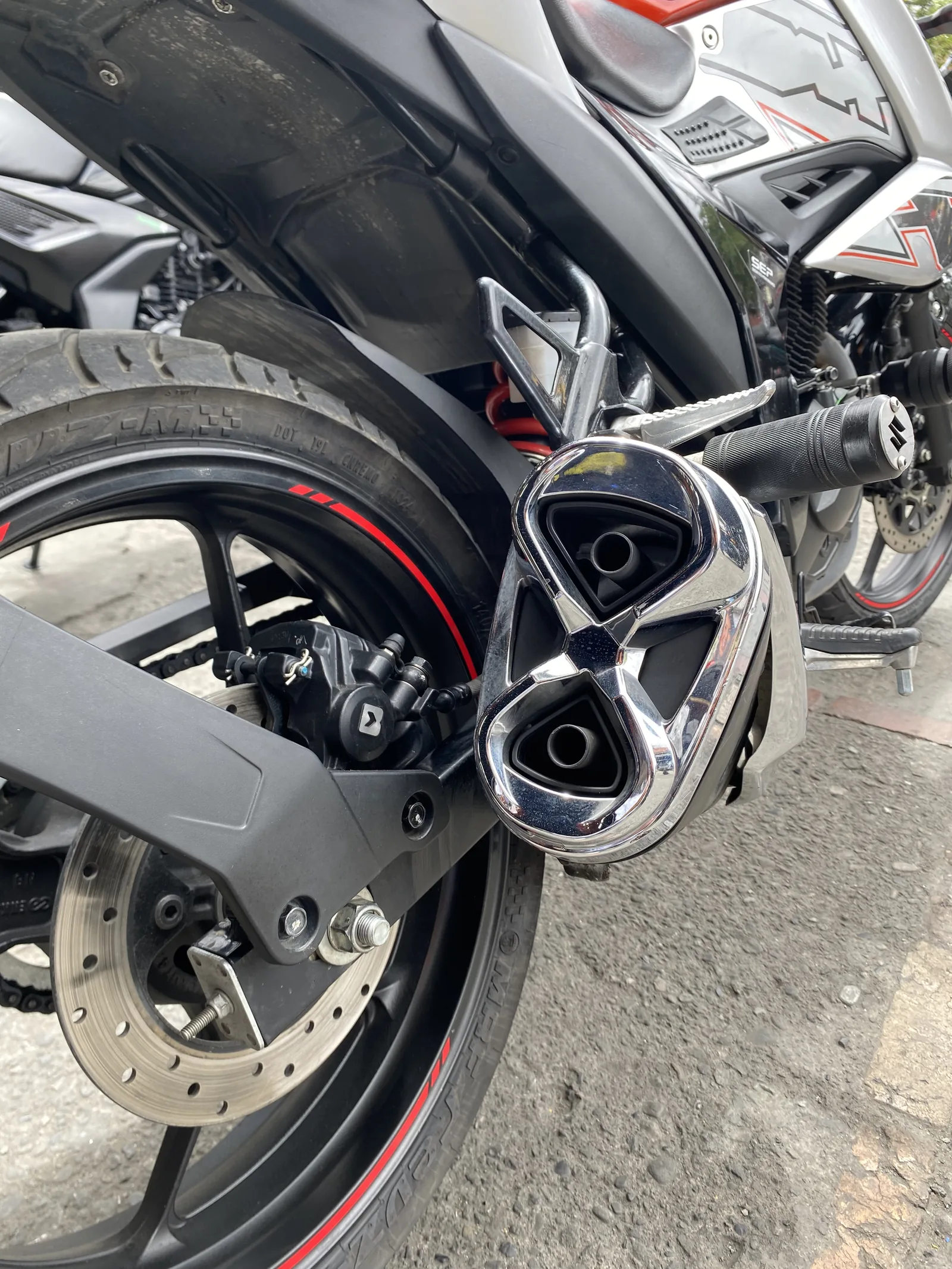 SUZUKI GIXXER FI foto 1