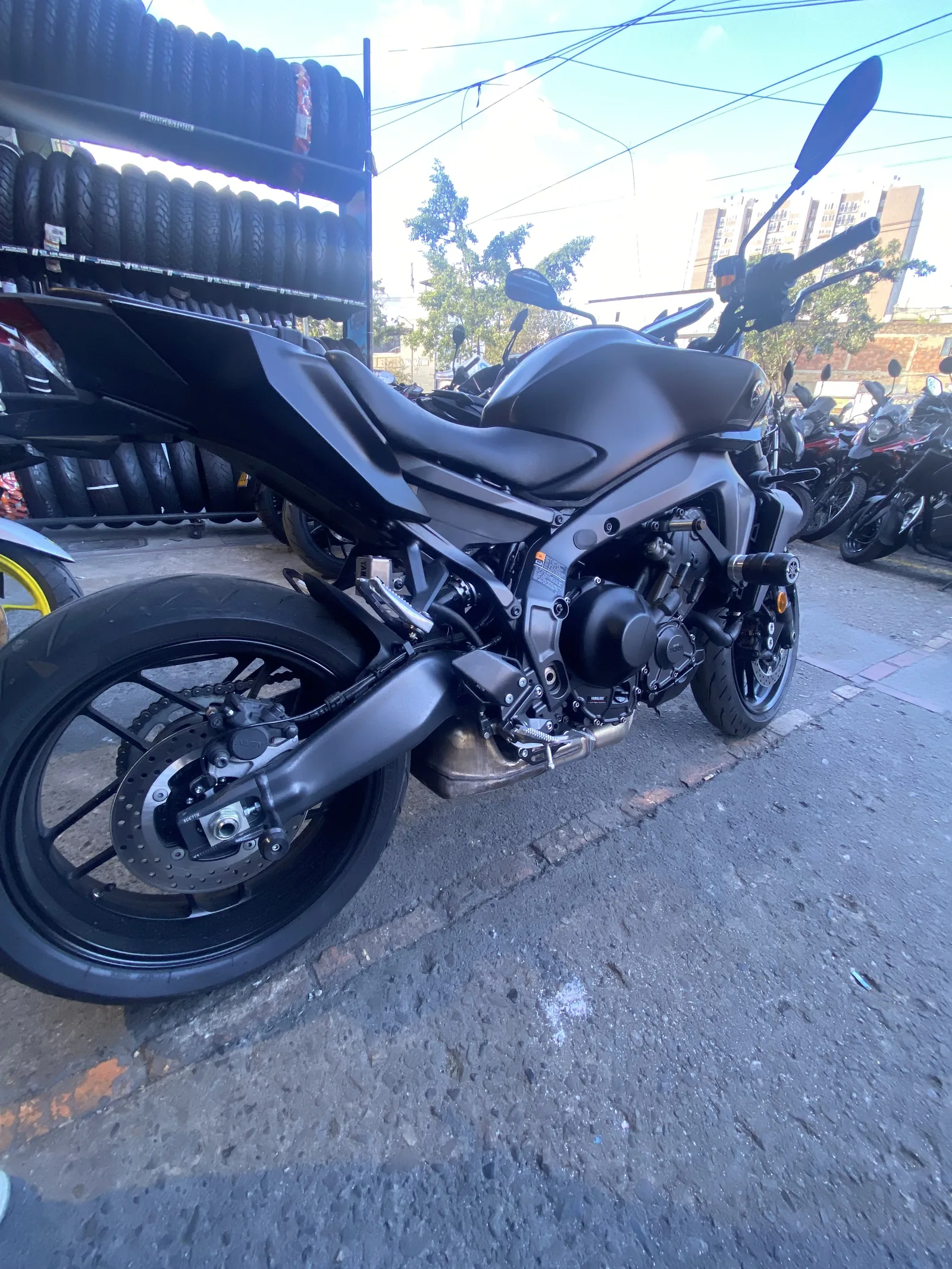 YAMAHA MT 09 foto 1