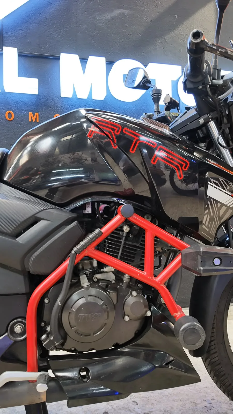 TVS APACHE 2V foto 5