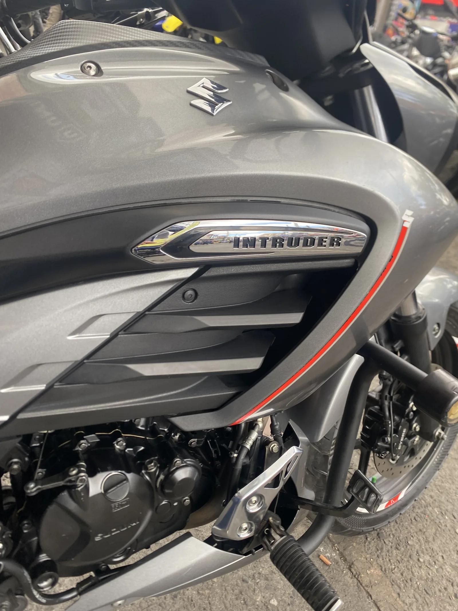 SUZUKI INTRUDER foto 4