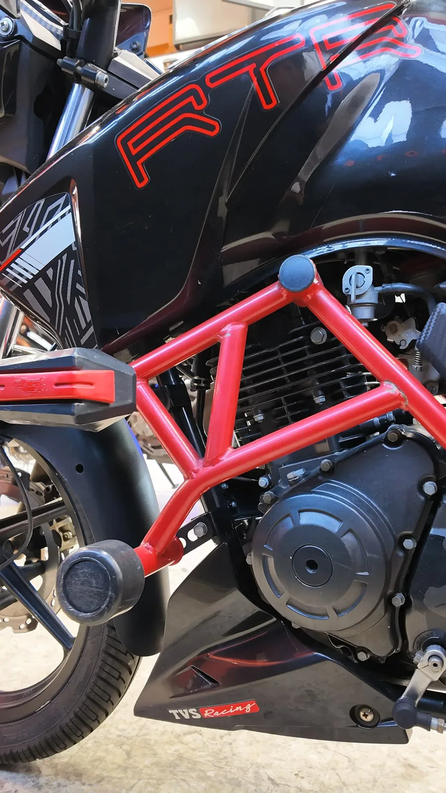 TVS APACHE 2V foto 4