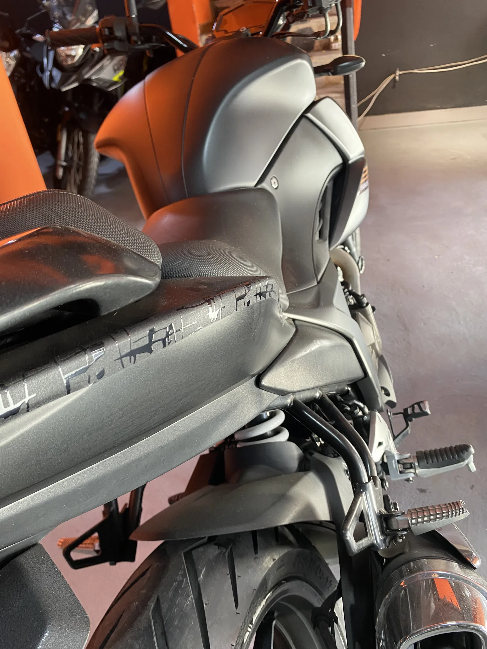SUZUKI GIXXER foto 4