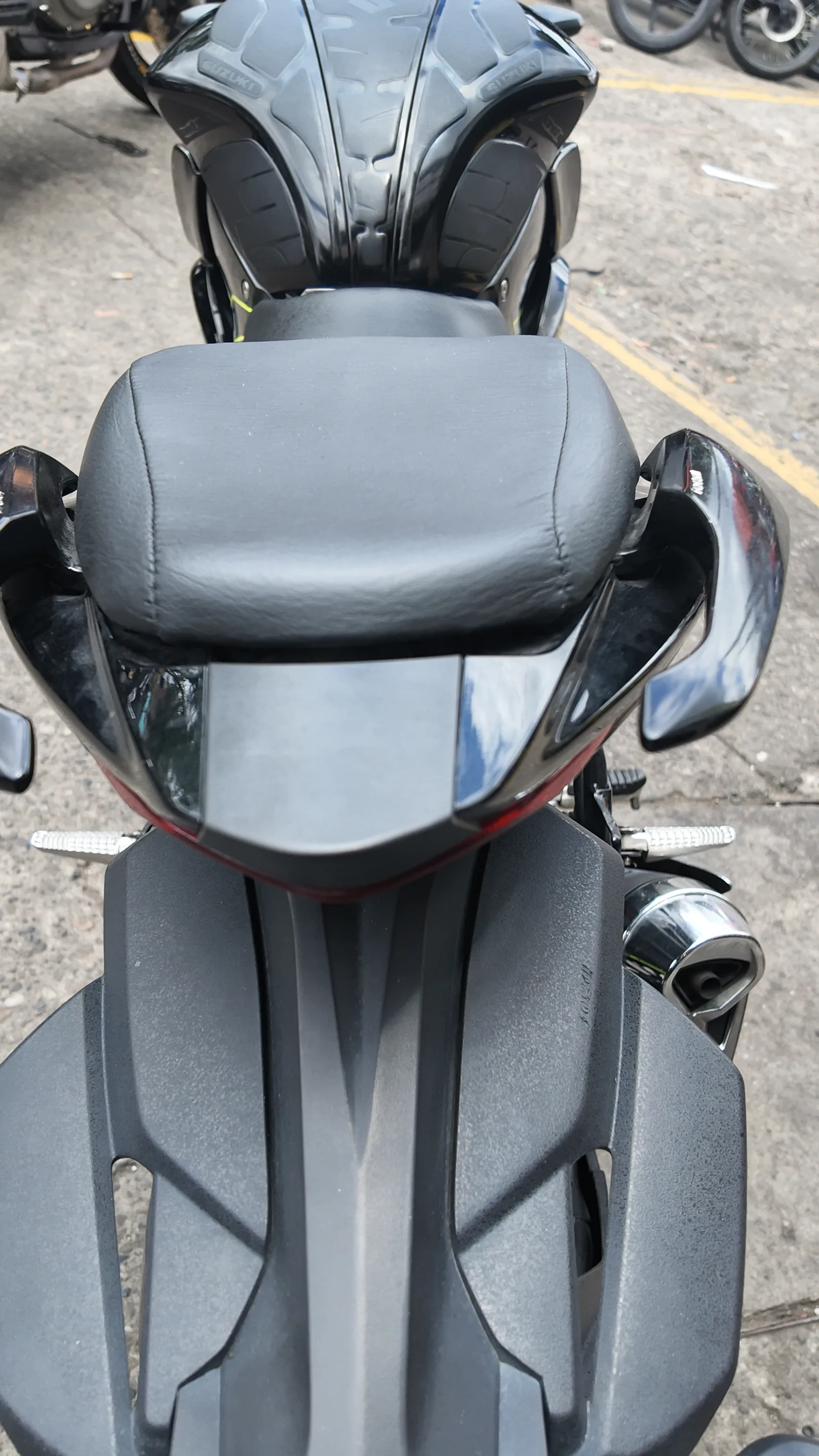 SUZUKI GIXXER foto 6