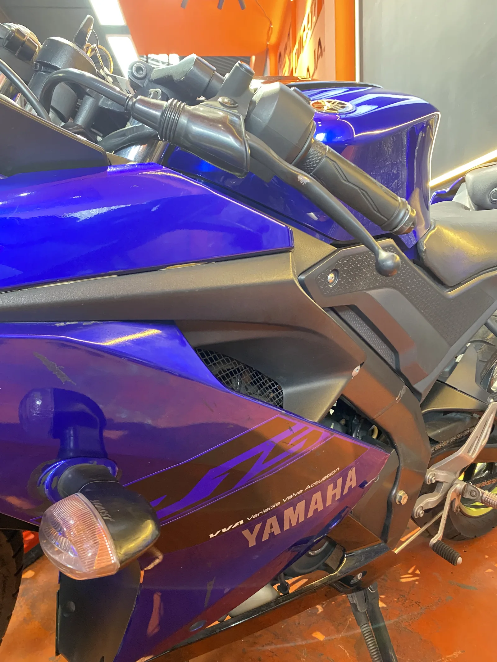 YAMAHA YZF-R15 foto 3