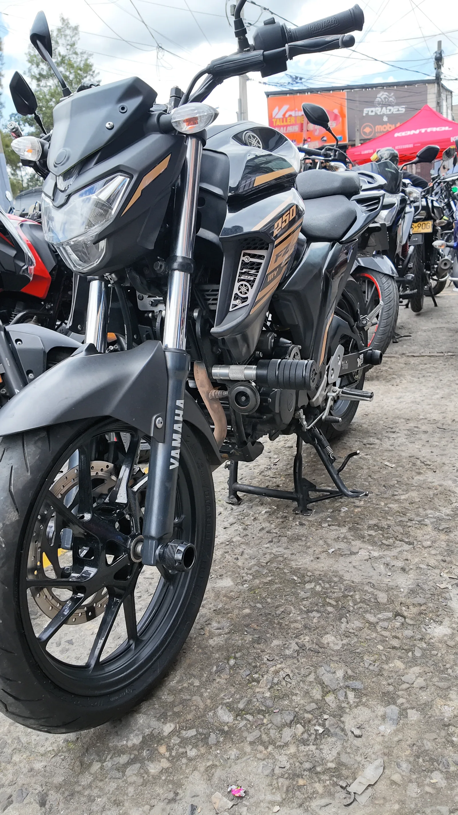 YAMAHA FZN250 foto 9