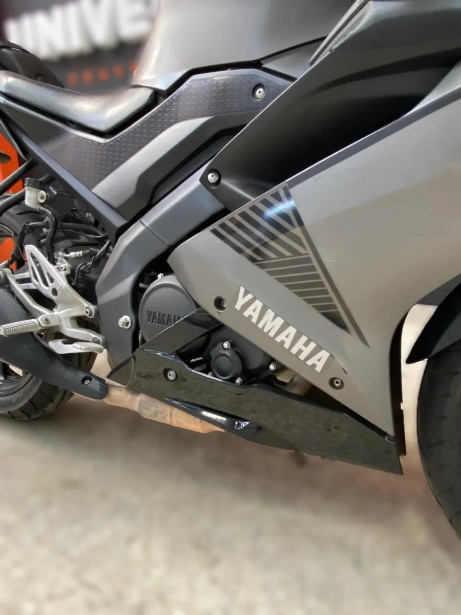 YAMAHA R15 foto 4