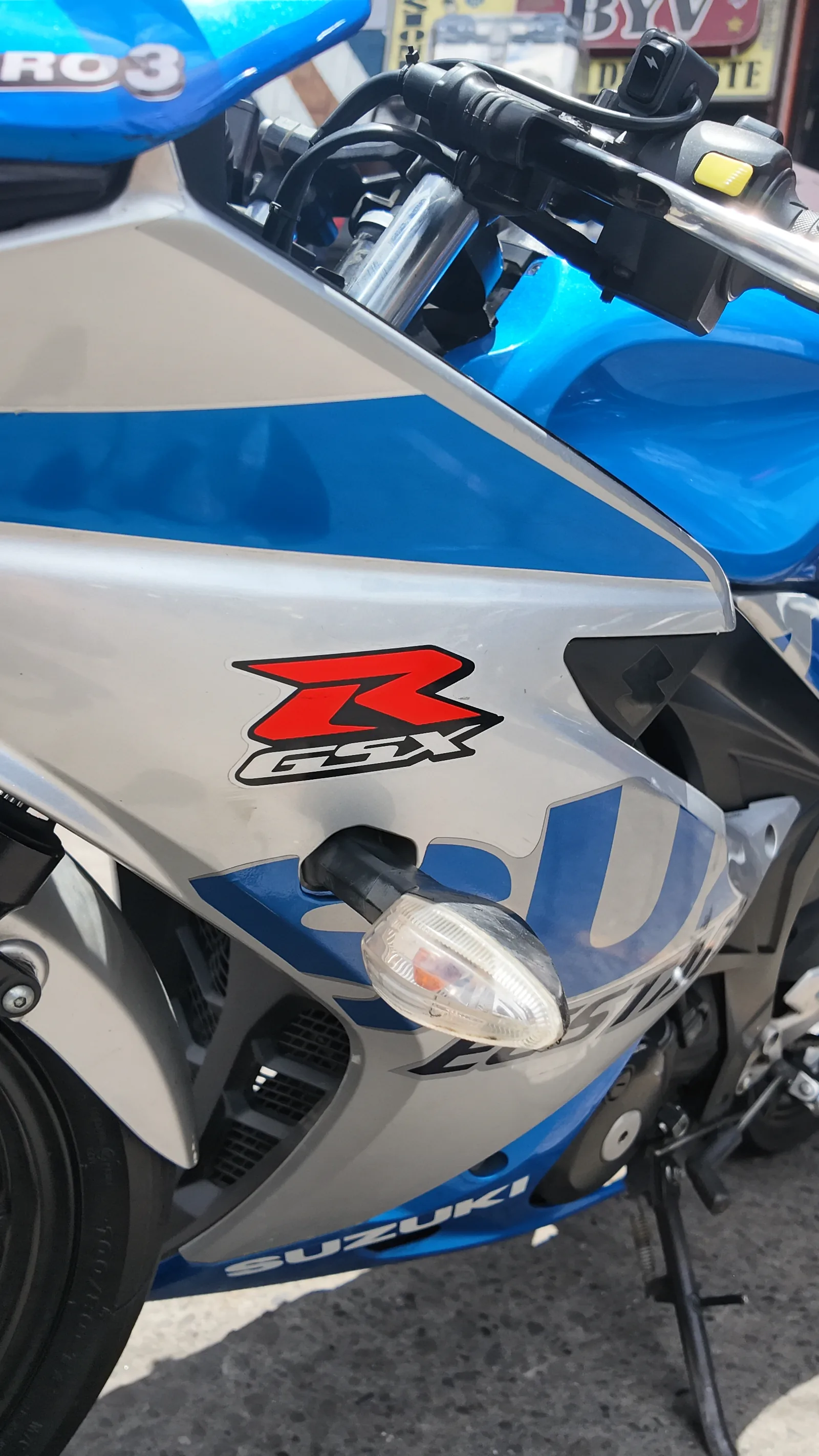 SUZUKI GSX150 foto 4