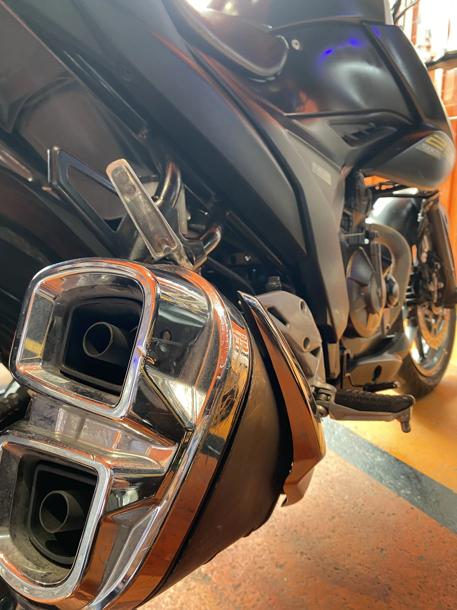 SUZUKI GIXXER foto 3