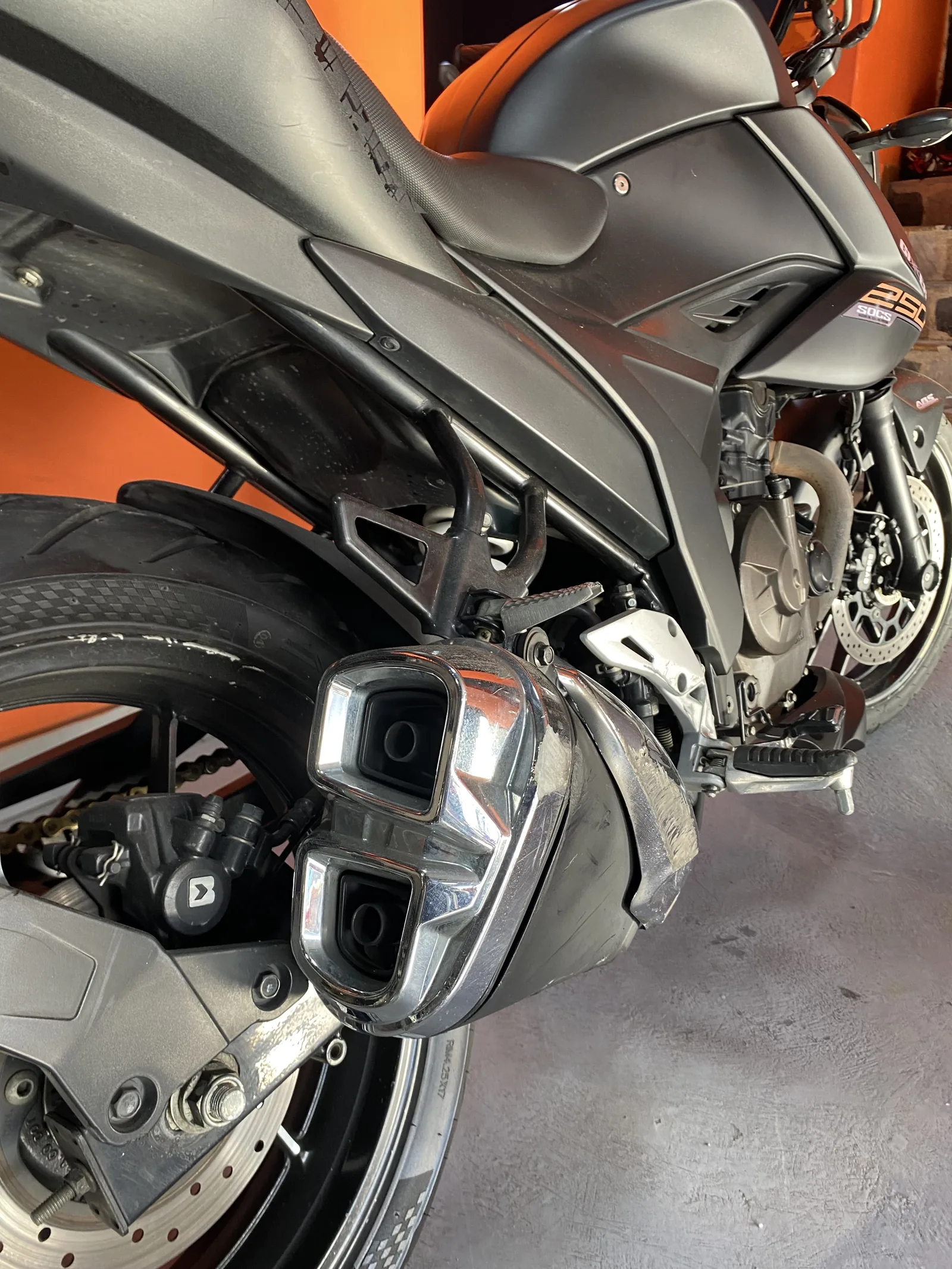 SUZUKI GIXXER foto 3