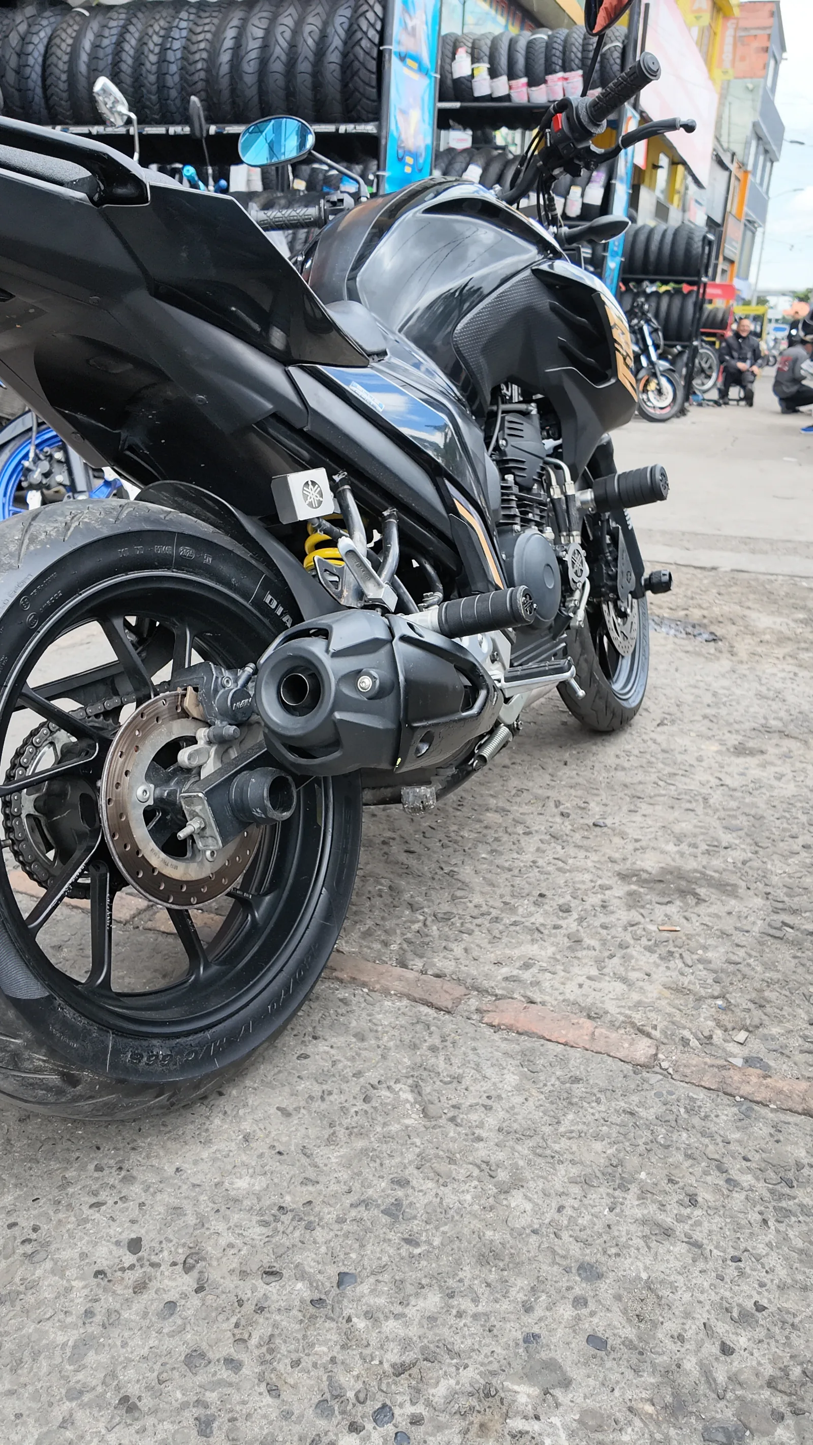 YAMAHA FZN250 foto 3