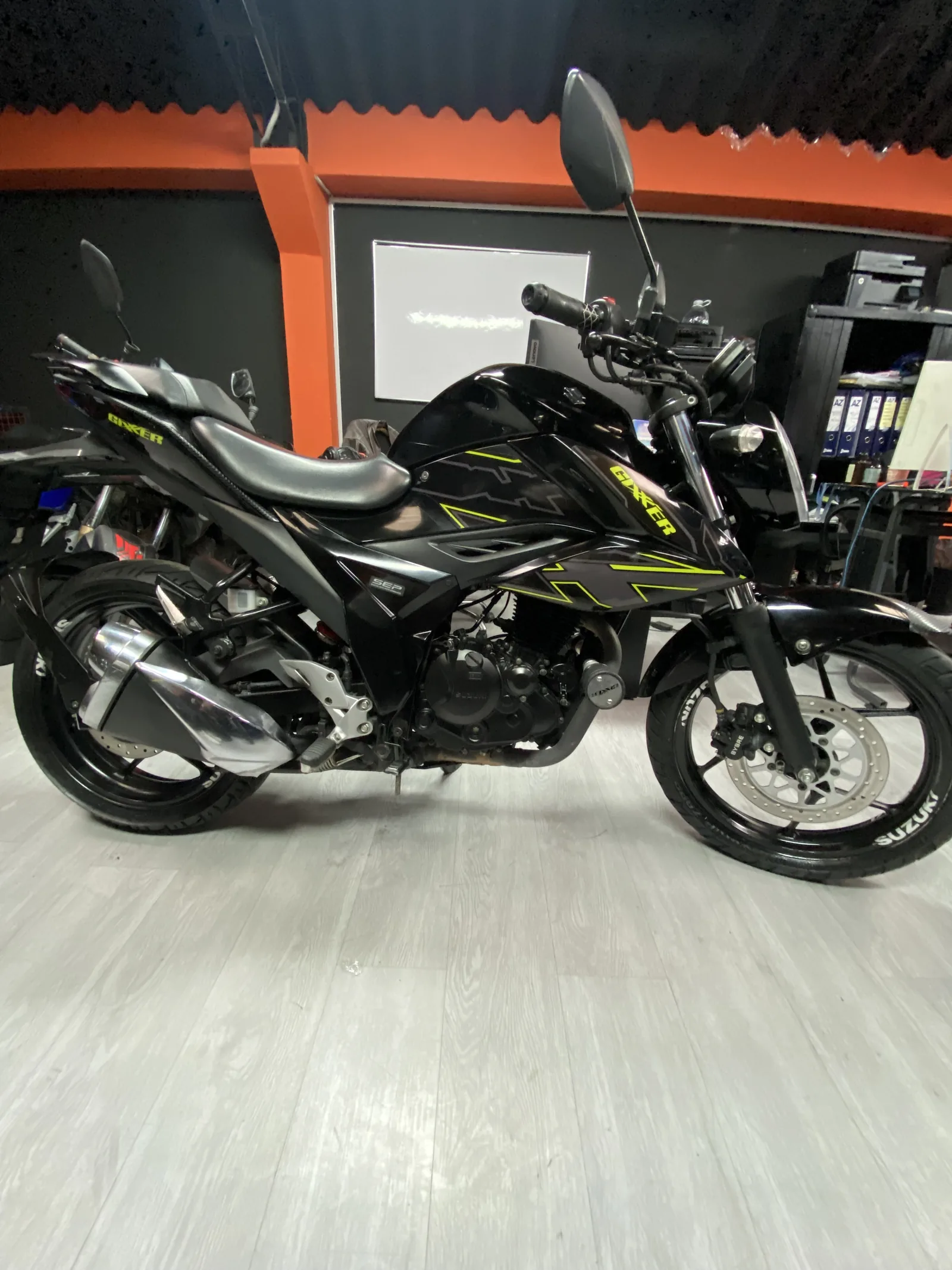 SUZUKI GIXXER FI foto 12