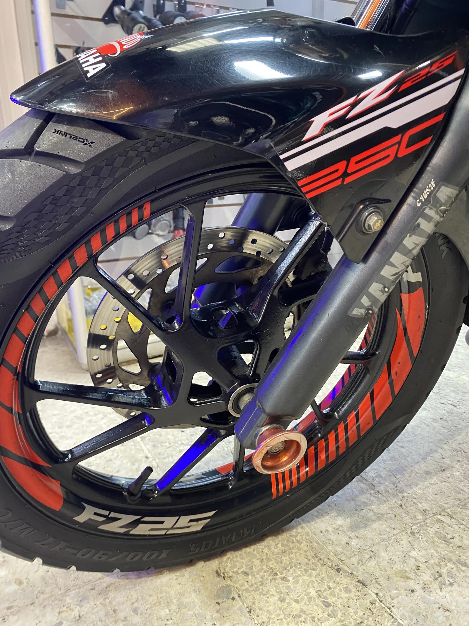 YAMAHA FZ 25 foto 2