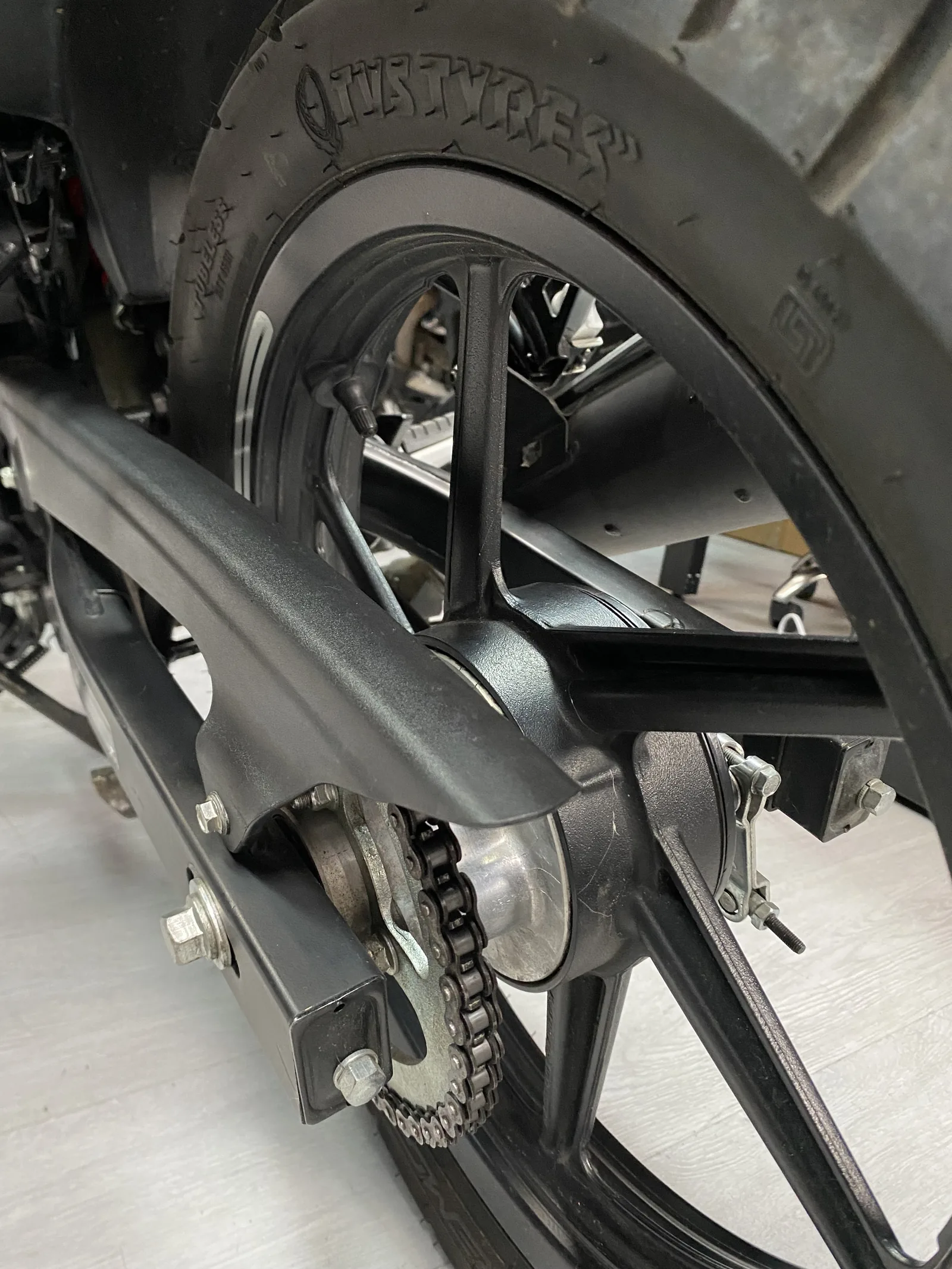TVS RAIDER FI foto 1