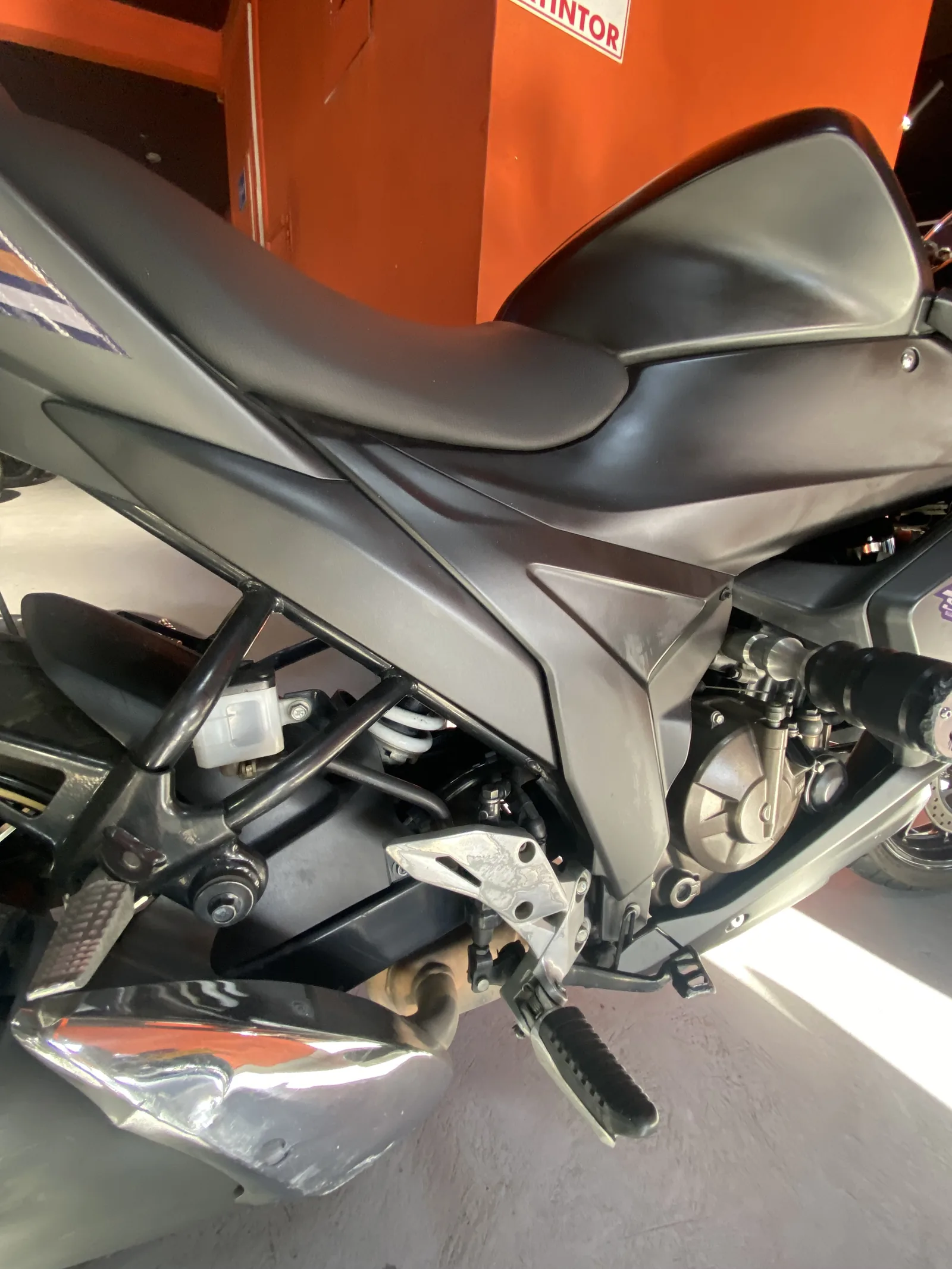 SUZUKI GIXXER SF foto 4