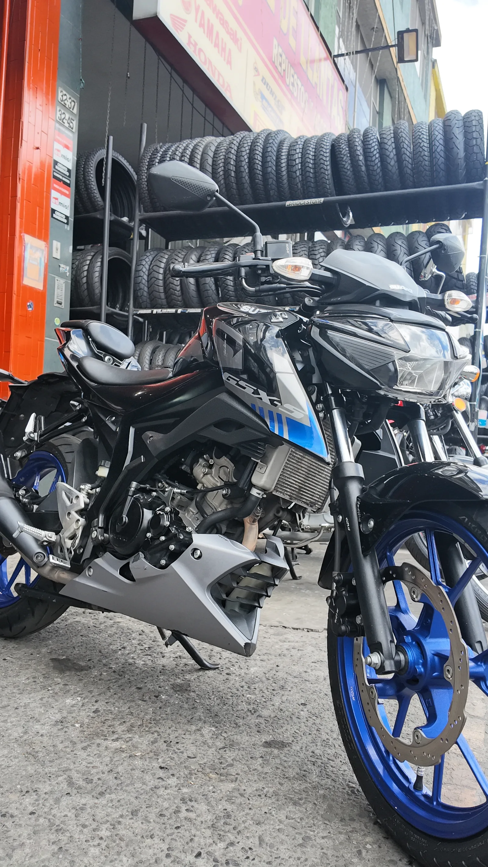SUZUKI GSX-S foto 9